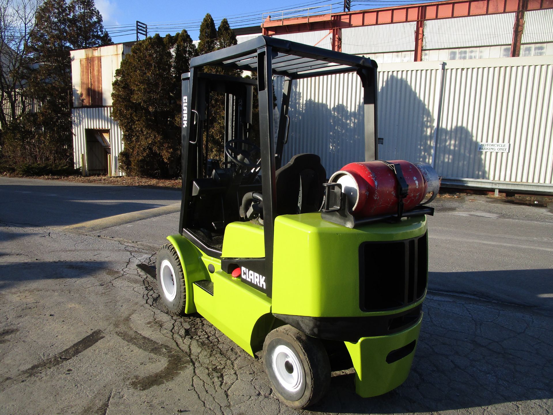 Clark CGP25 5000 lb Forklift - Image 4 of 11