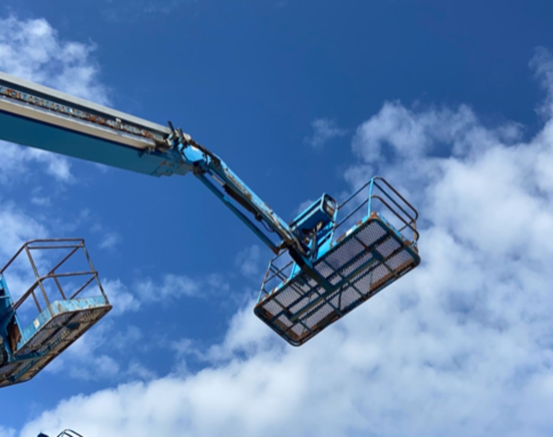 GENIE S85 BOOM LIFT