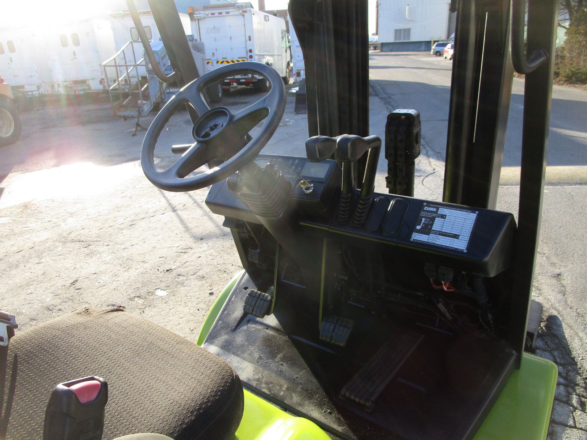 Clark CGP25 5000 lb Forklift - Image 10 of 11