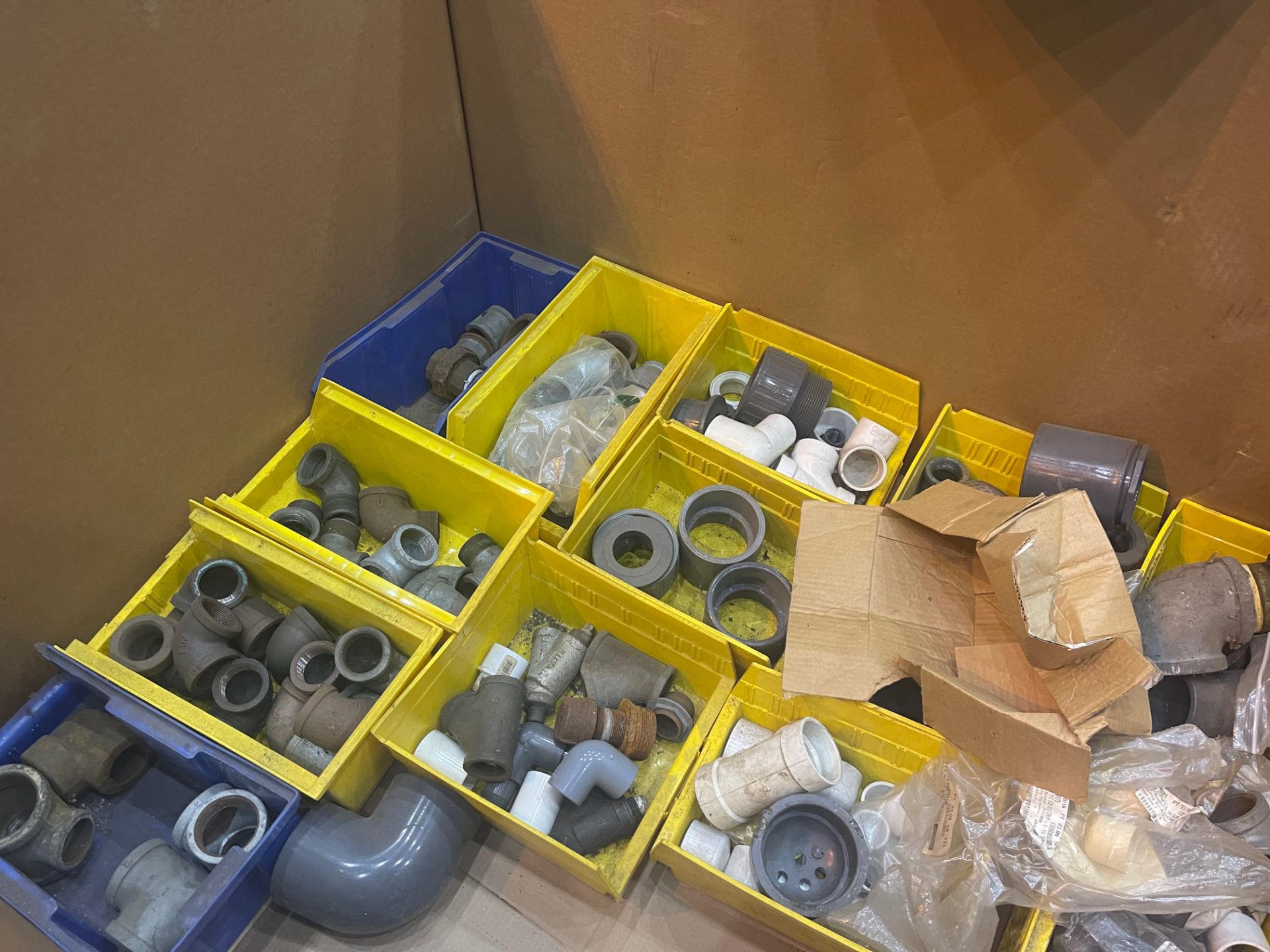 Huge Lot of Pipe Fittings - Image 2 of 5