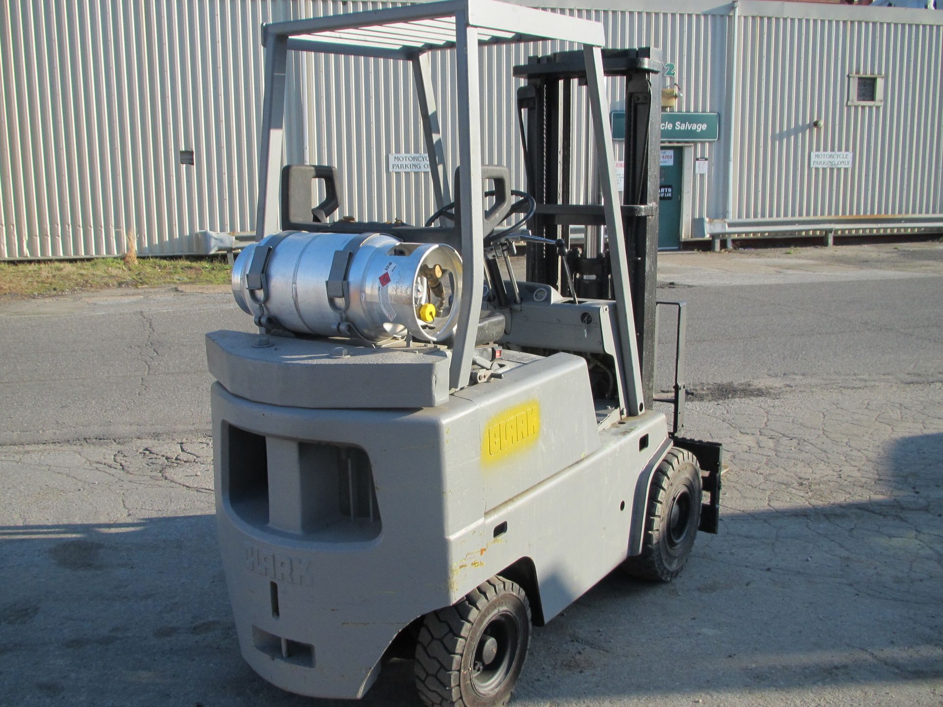 Clark C500Y30 3,000 lb Forklift - Image 3 of 11