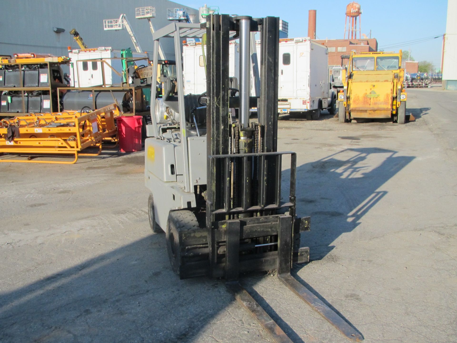 Clark C500Y30 3,000 lb Forklift - Image 2 of 11