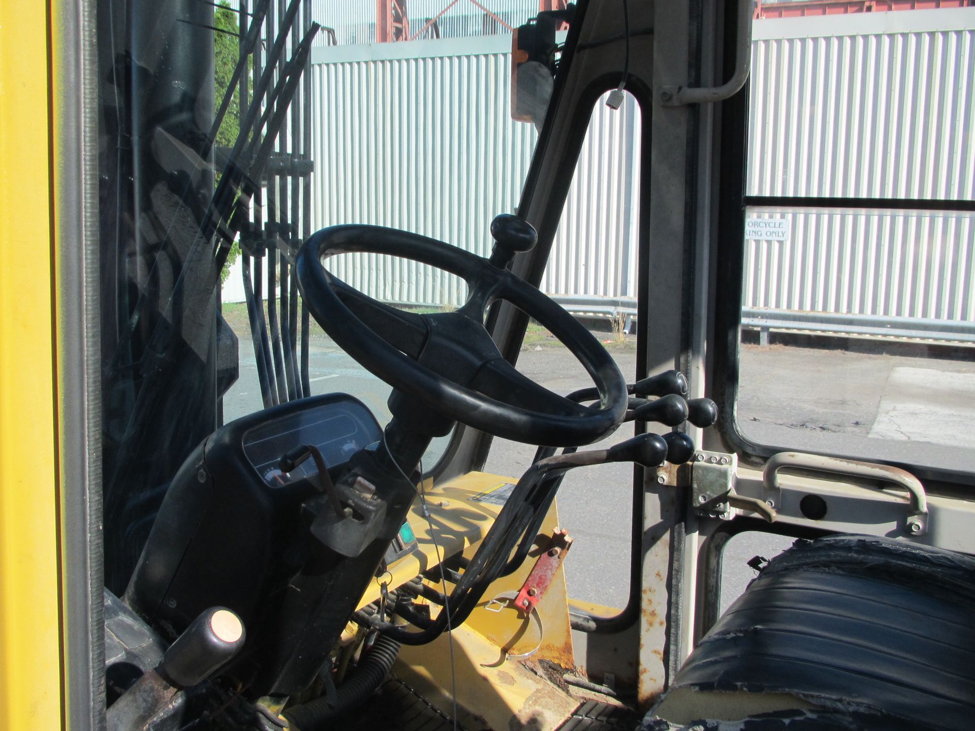 Caterpillar DP135 30,000 lb Forklift - Image 10 of 14