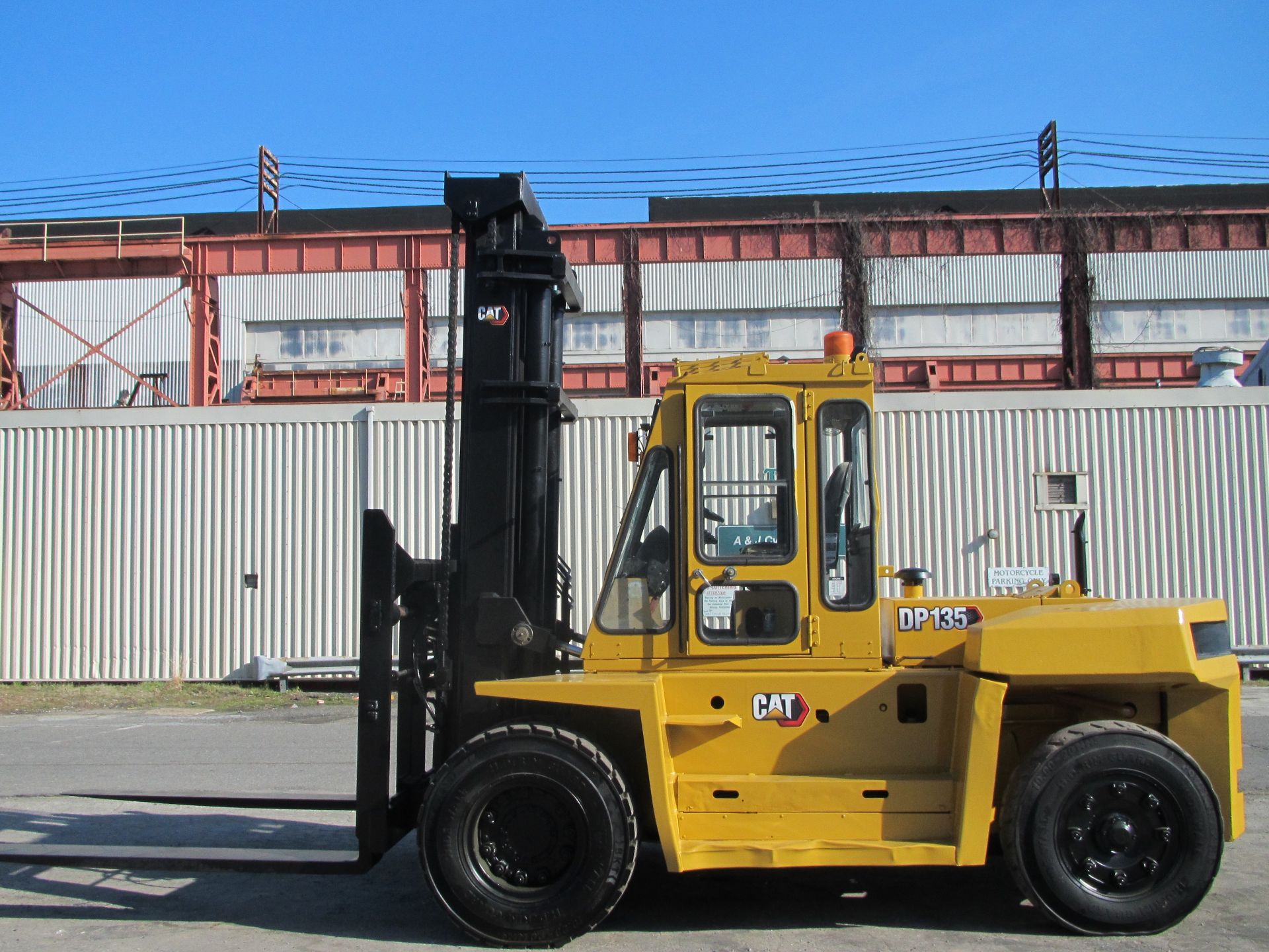 Caterpillar DP135 30,000 lb Forklift - Image 7 of 14