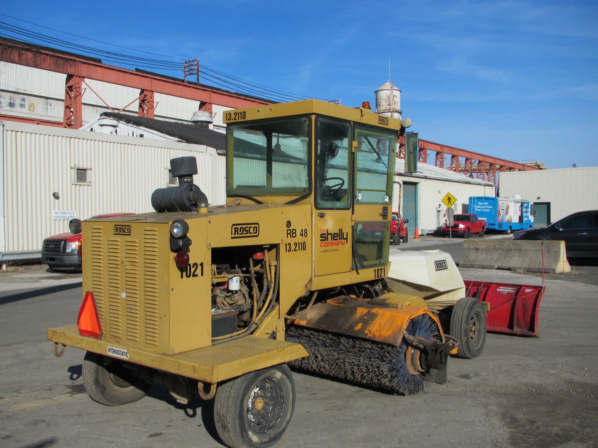 Rosco RB48 Self-Propelled Broom with snow plow - Image 5 of 14