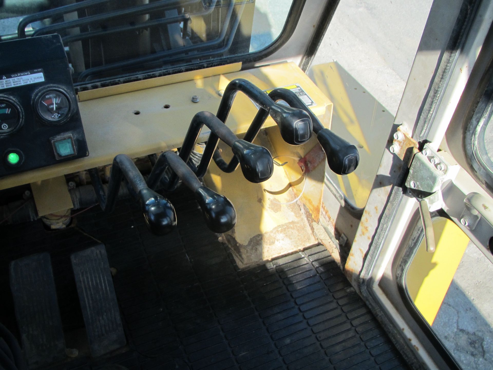 Caterpillar DP135 30,000 lb Forklift - Image 11 of 14