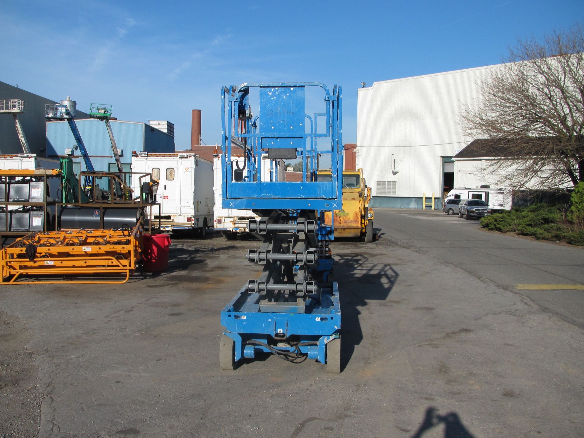 Genie GS-2646 500 lb Scissor Lift 26 Ft Height - Image 4 of 13