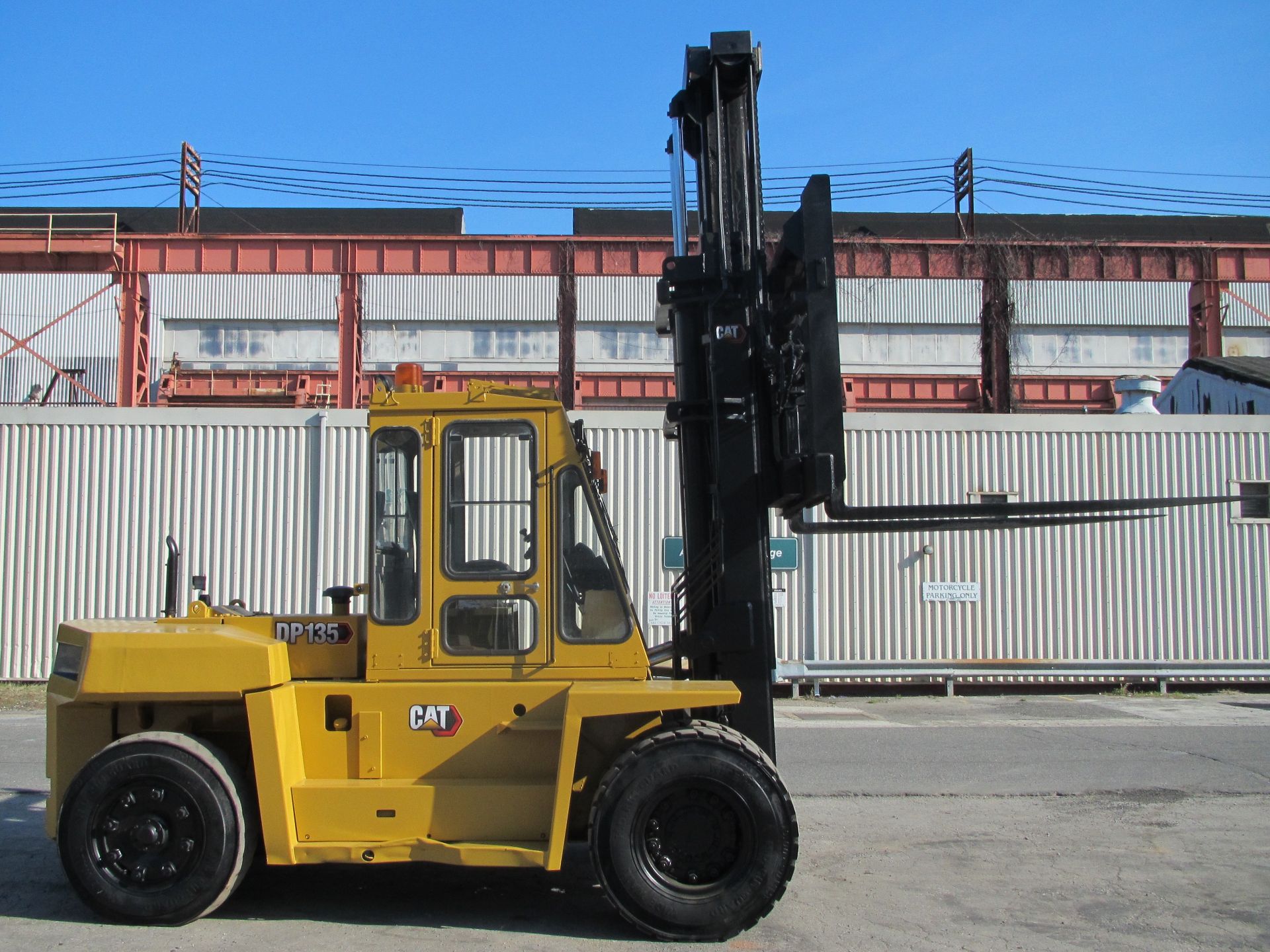 Caterpillar DP135 30,000 lb Forklift - Image 5 of 14