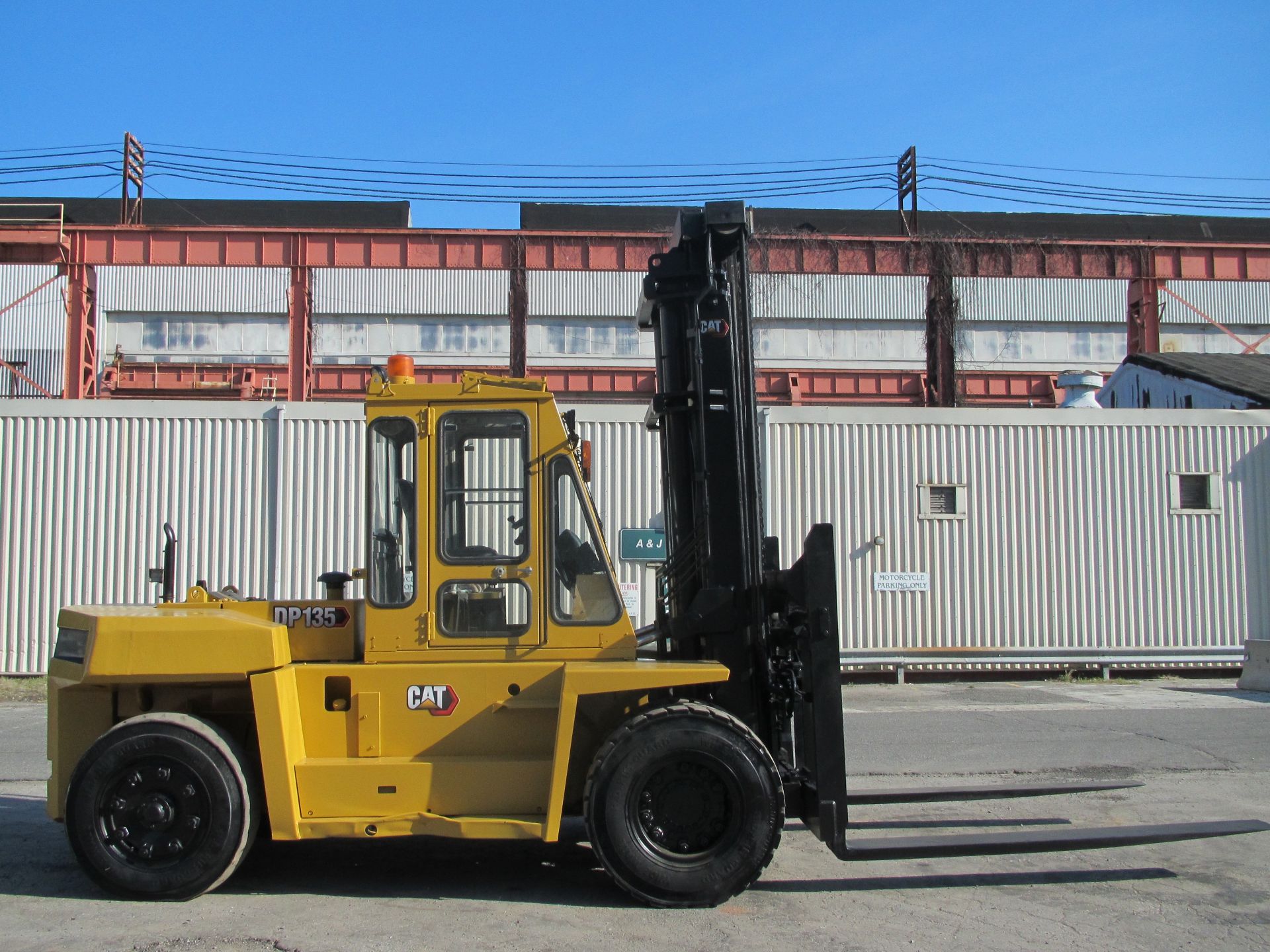 Caterpillar DP135 30,000 lb Forklift