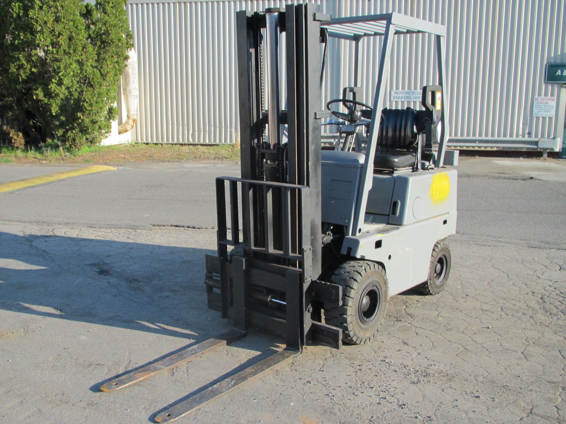 Clark C500Y30 3,000 lb Forklift - Image 6 of 11