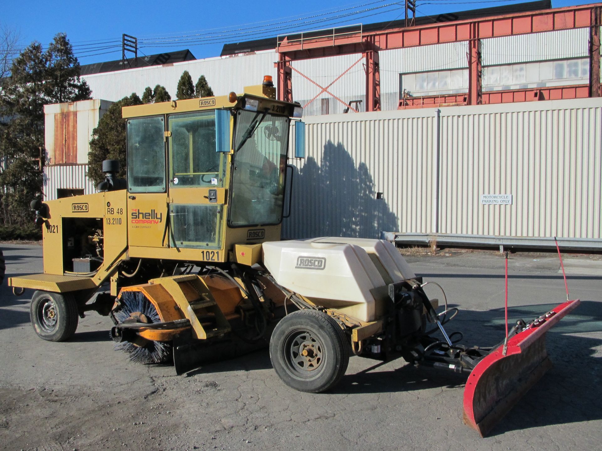 Rosco RB48 Self-Propelled Broom with snow plow - Image 4 of 14