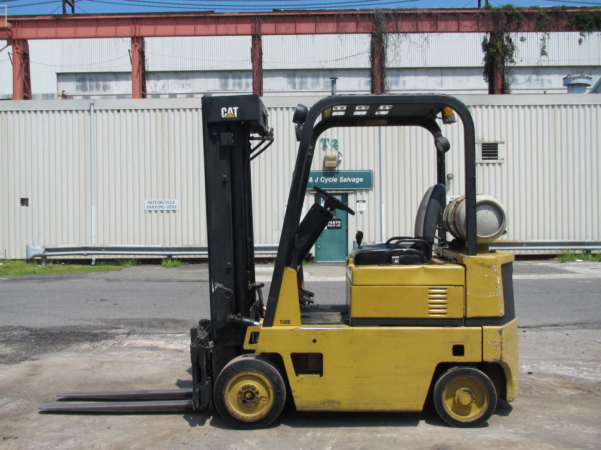 Caterpillar T40D 4,000lb Forklift - Image 7 of 10