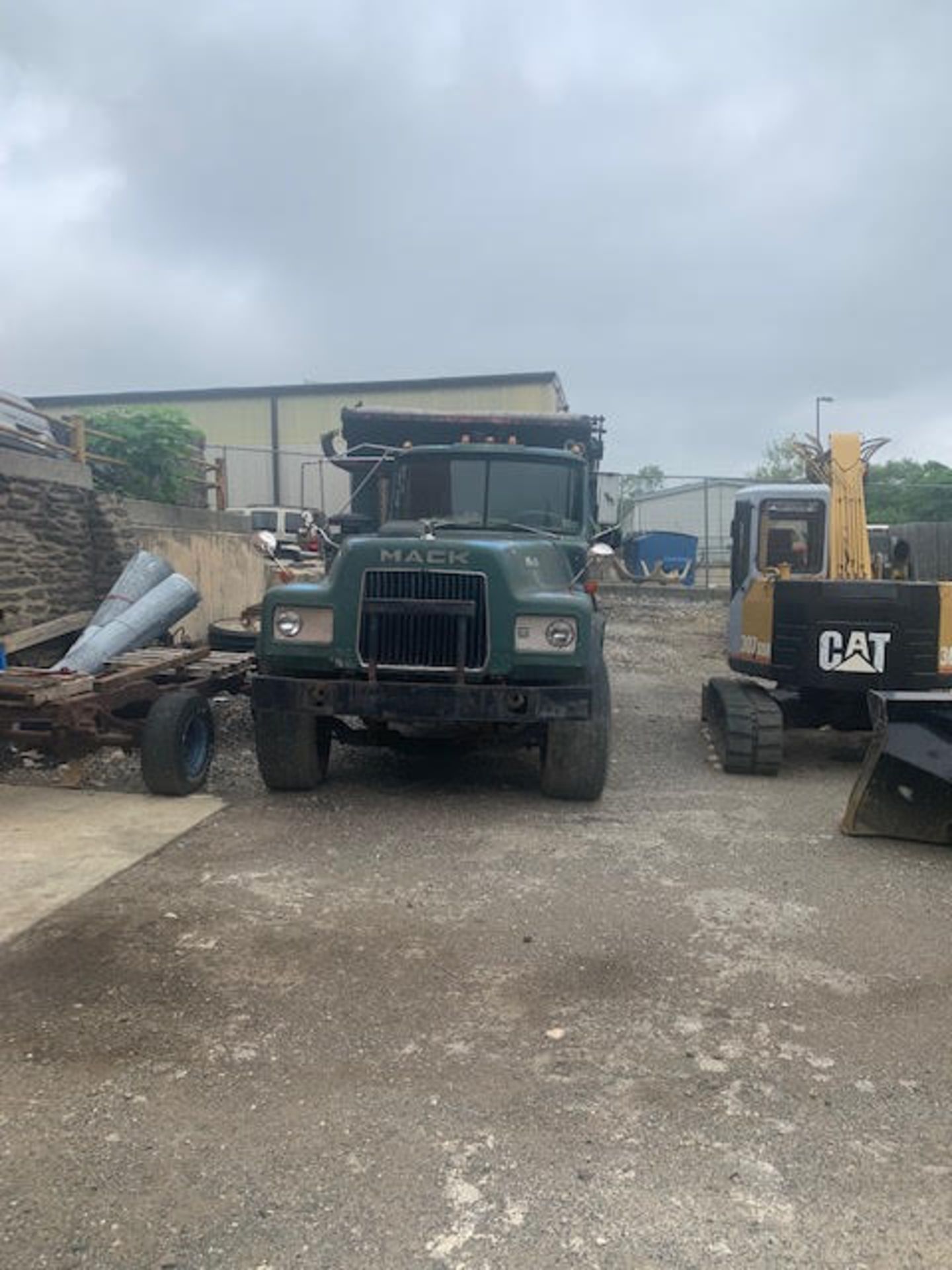 1985 Mack Triaxle- Located in Brookhaven, PA - Image 4 of 4