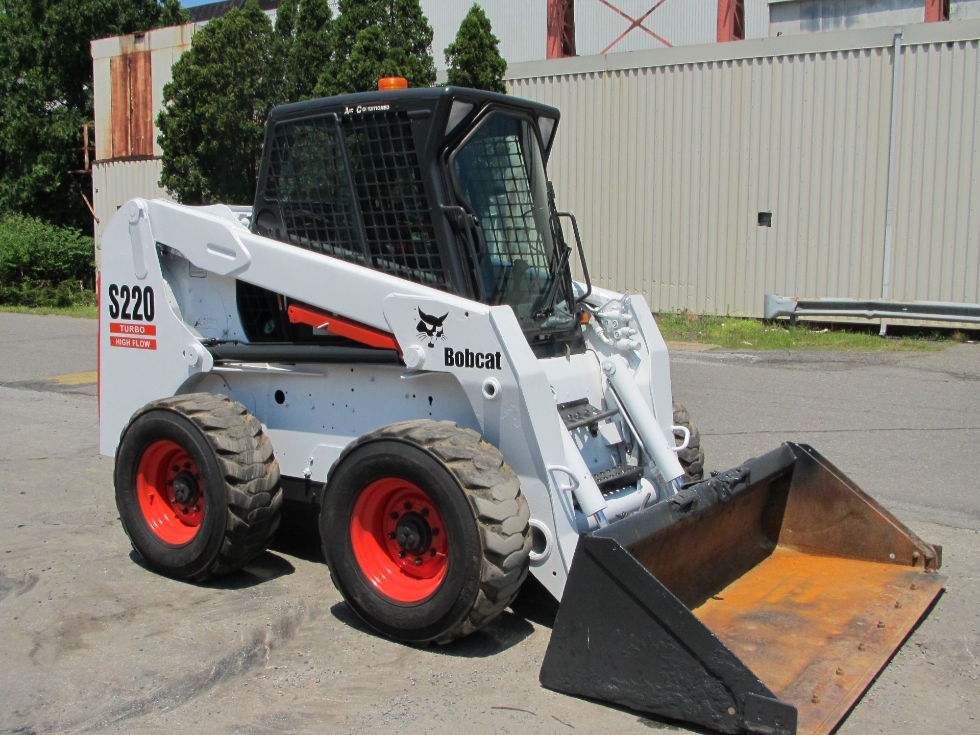 Bobcat S220 Skid Steer - Image 3 of 10