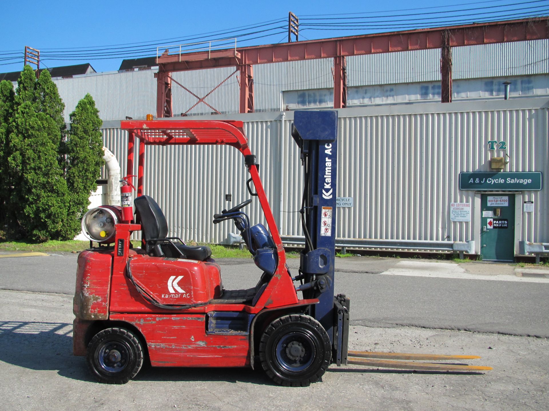 Kalmar P30AX 3,000lb Forklift
