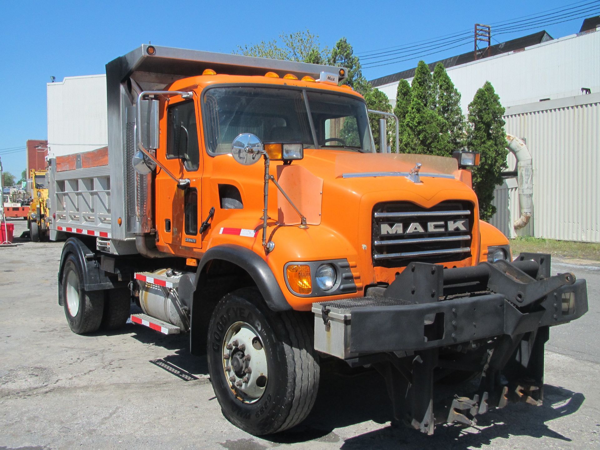 2004 Mack CV 712 Single Axle Dump Truck - Image 2 of 18