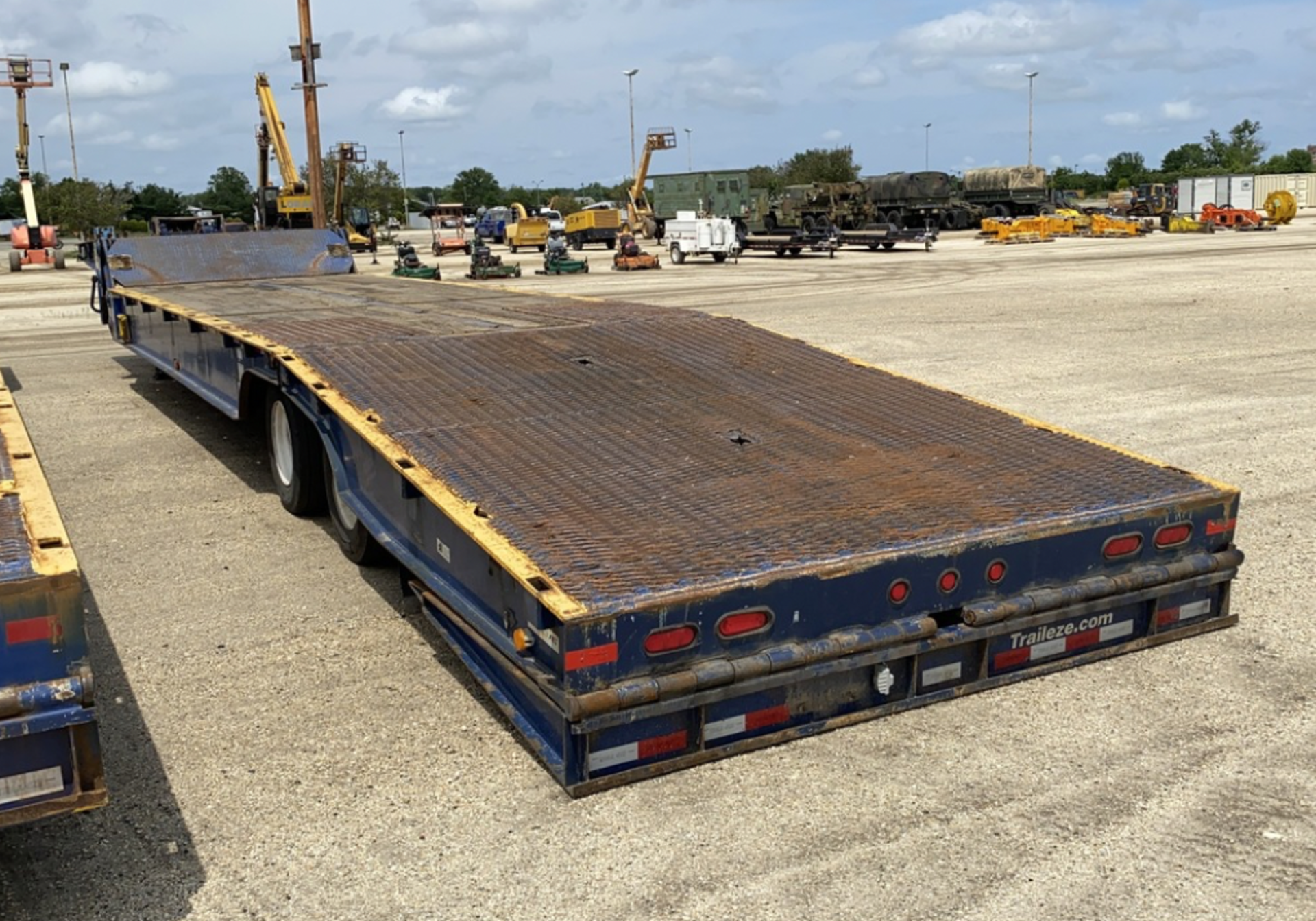 2014 Traileze TE80TXT Hydraulic Beaver Tail Equipment Trailer - Image 8 of 11