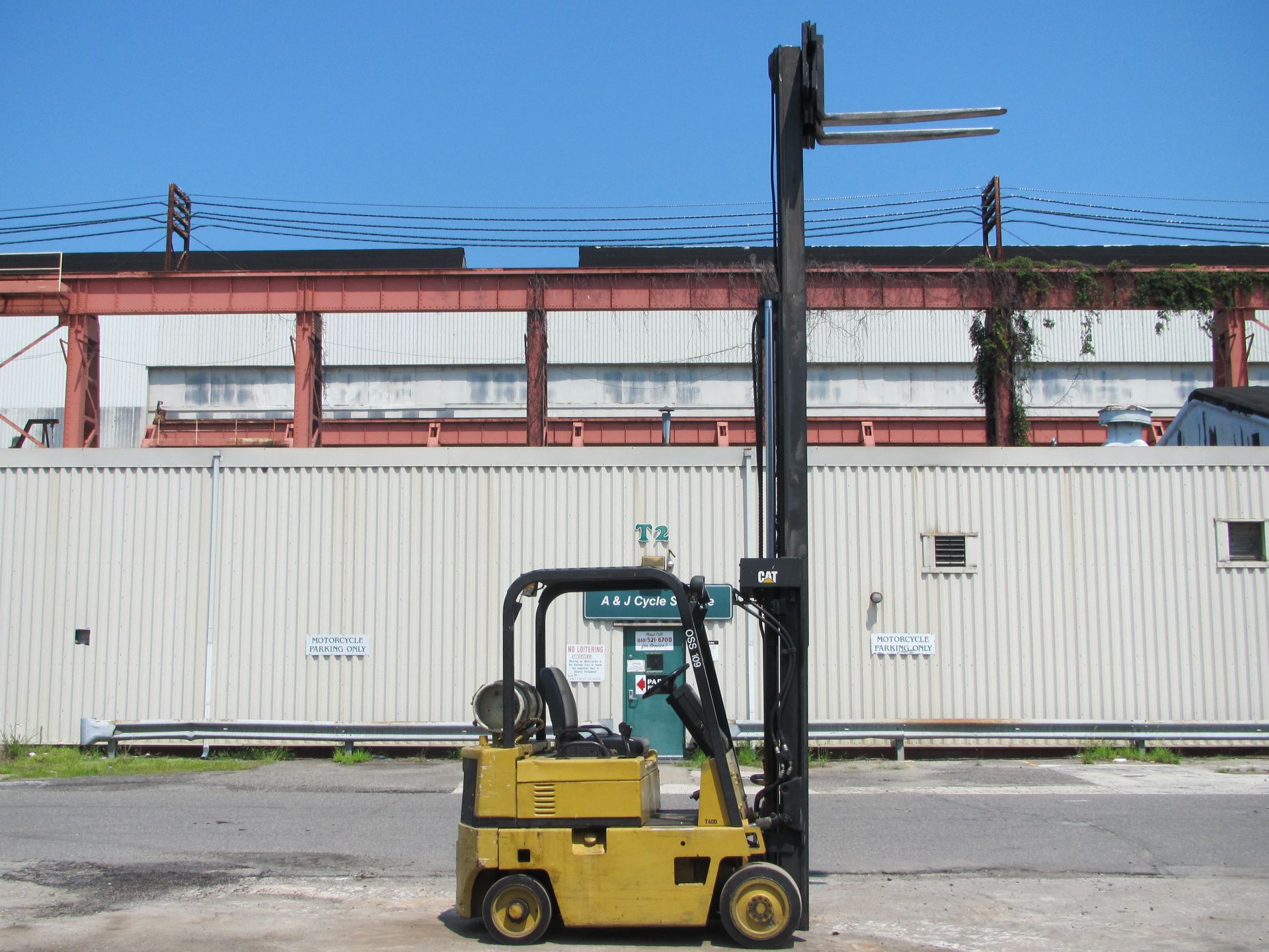 Caterpillar T40D 4,000lb Forklift - Image 5 of 10