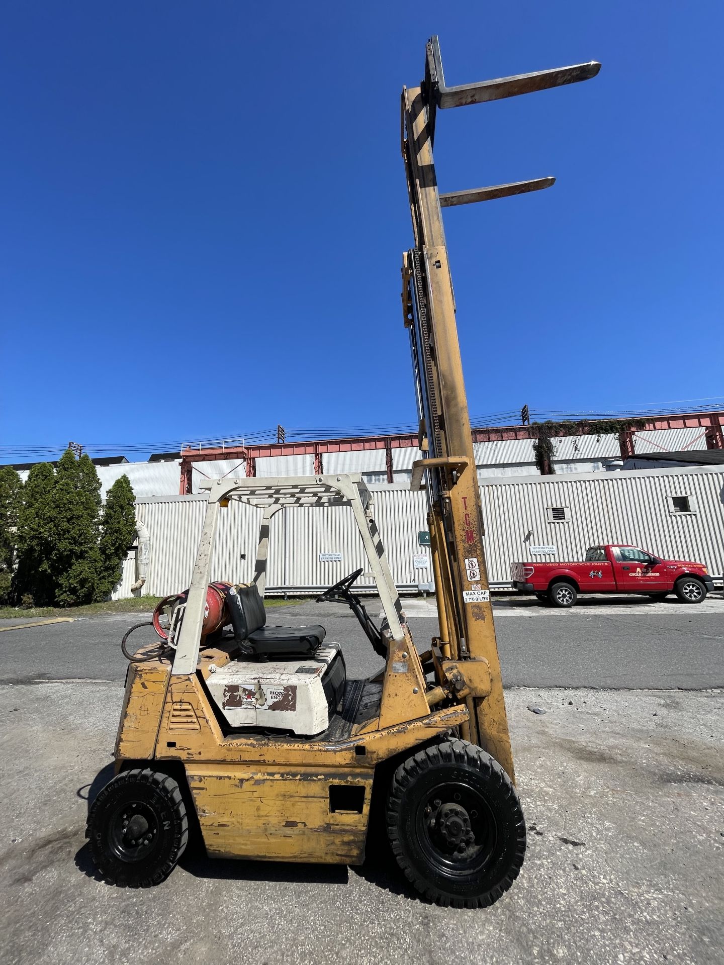 TCM FG20N2 4,000 lbs Forklift - Image 2 of 11
