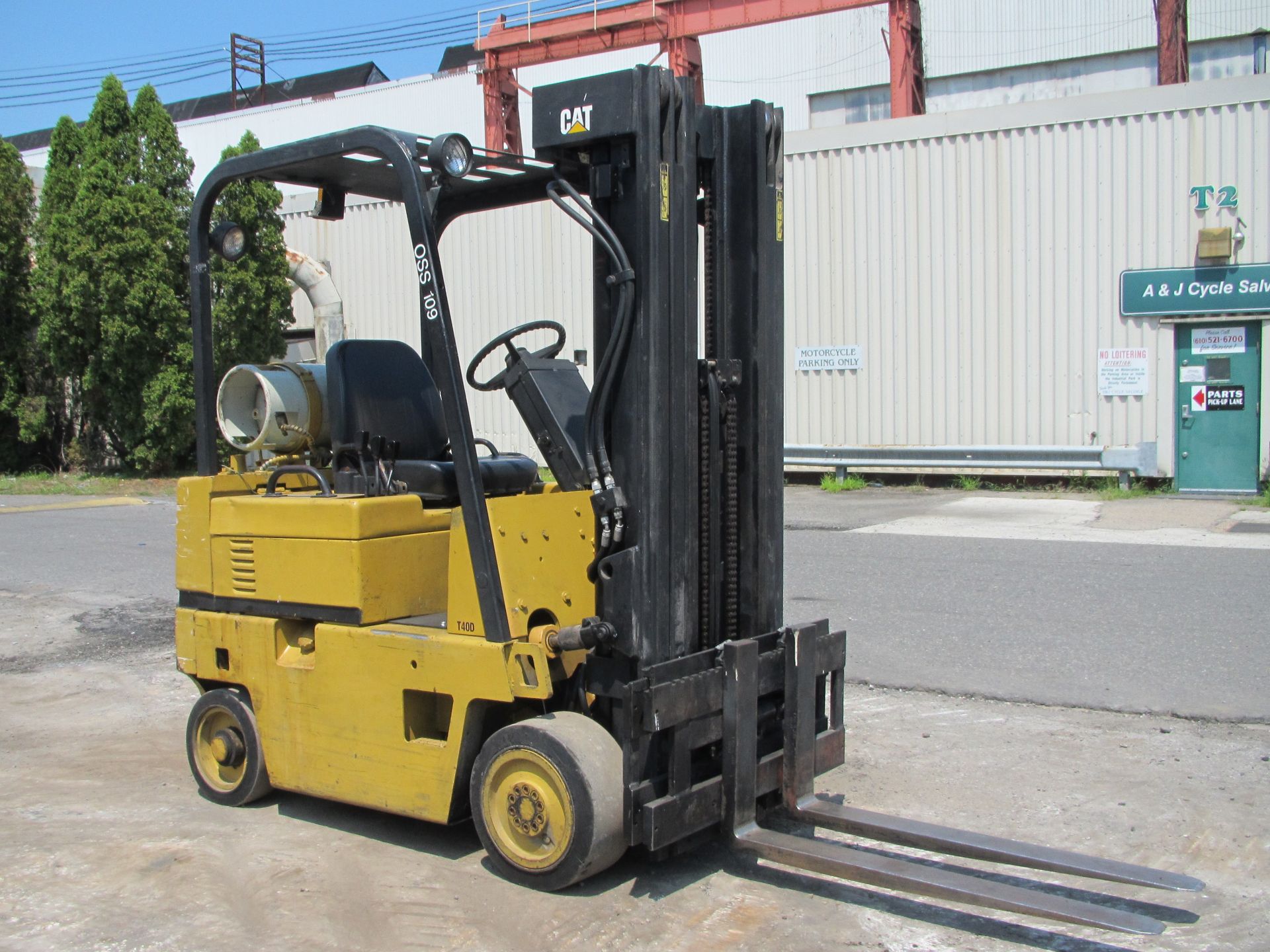 Caterpillar T40D 4,000lb Forklift - Image 2 of 10