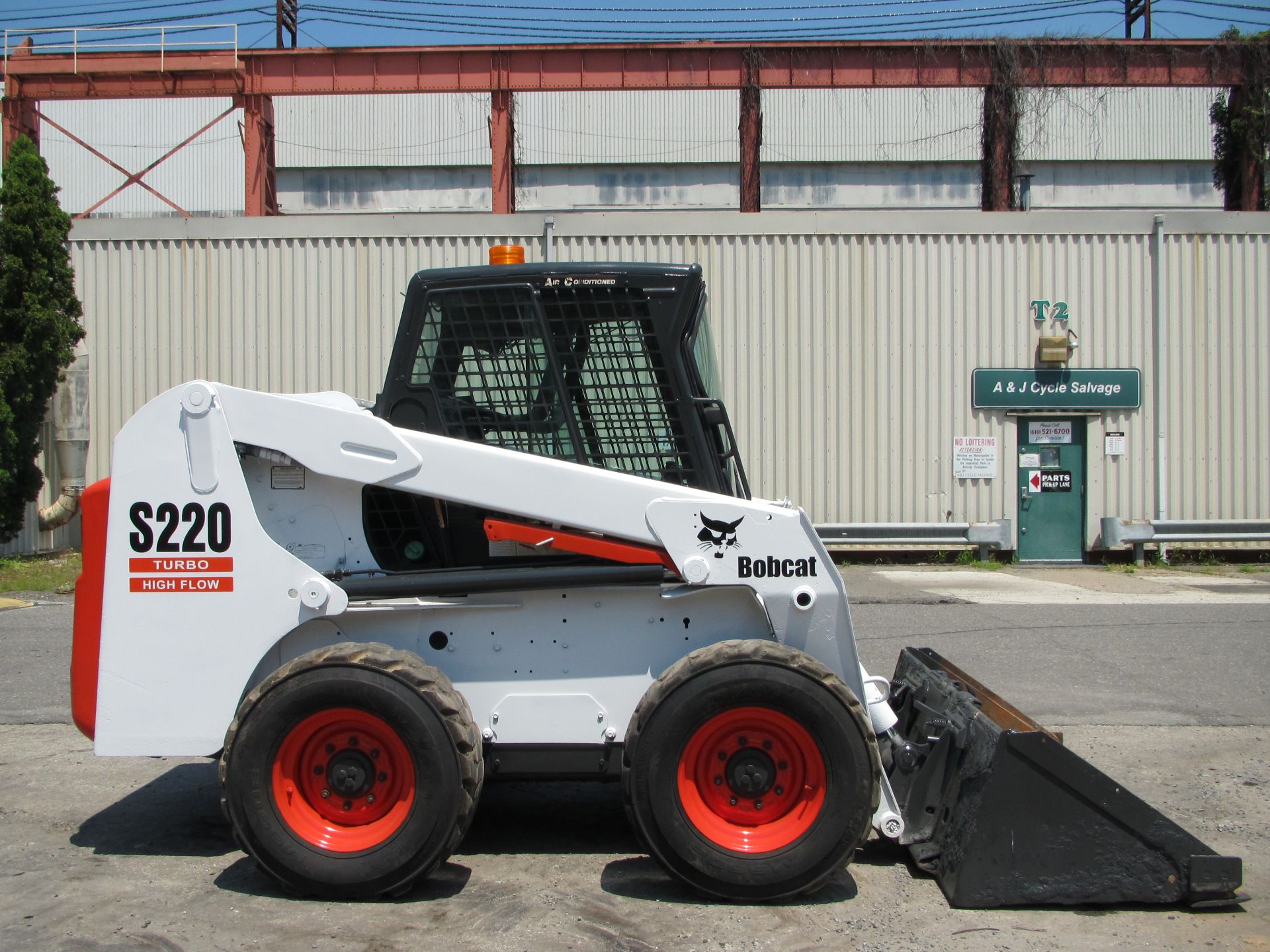 Bobcat S220 Skid Steer - Image 2 of 10