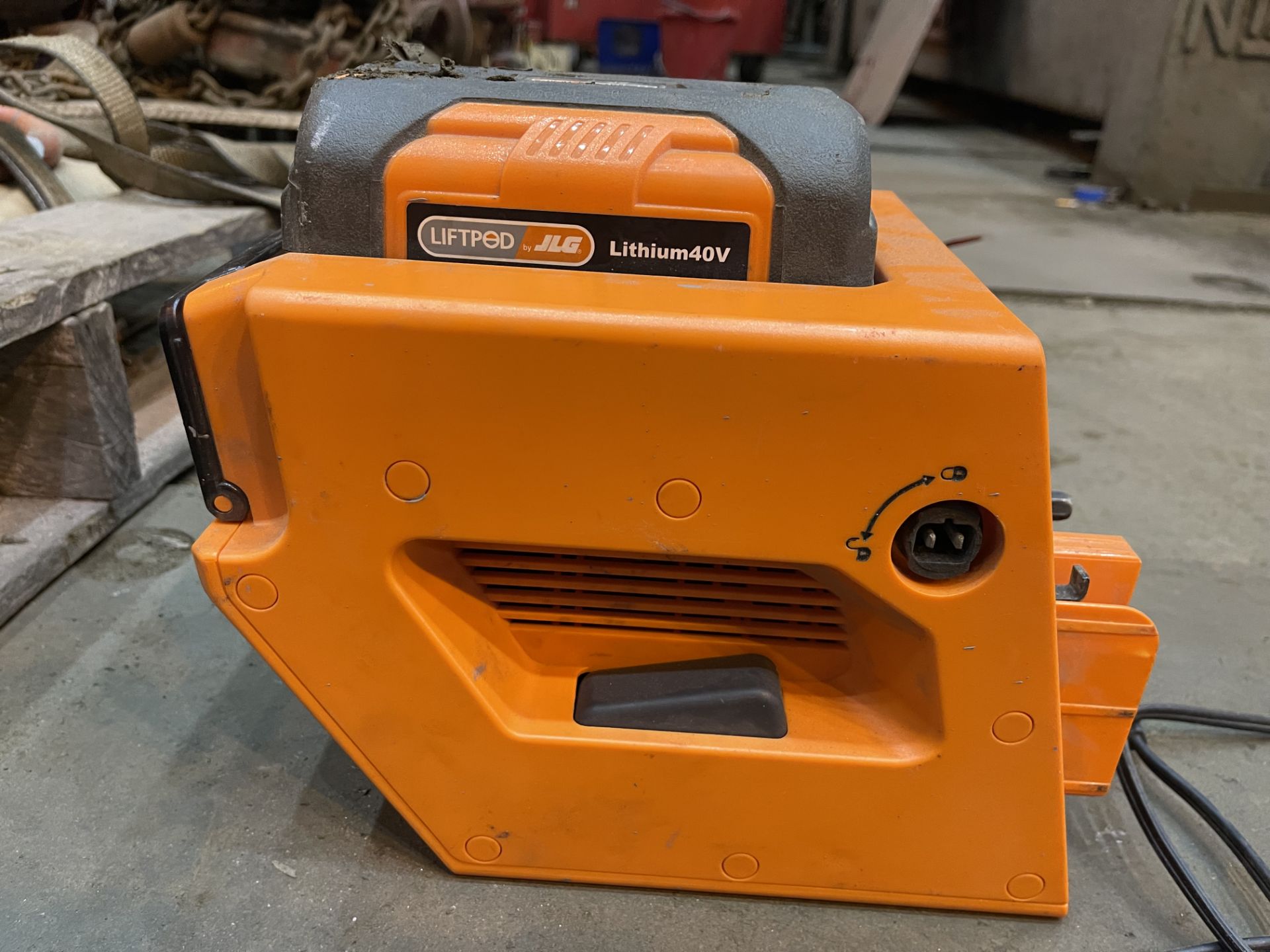 JLG LiftPod w/ Lithium 40V Battery and Charger - Image 4 of 8