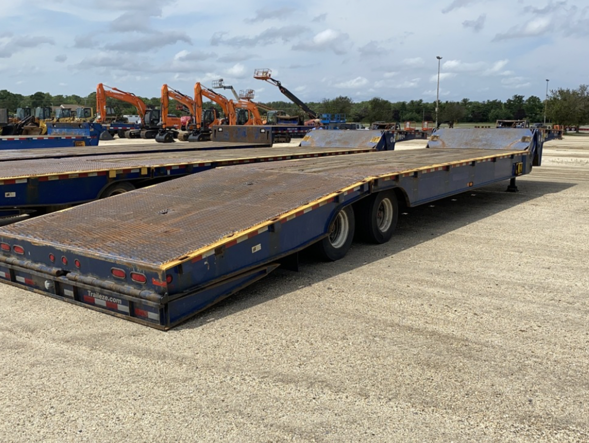 2014 Traileze TE80TXT Hydraulic Beaver Tail Equipment Trailer - Image 9 of 11