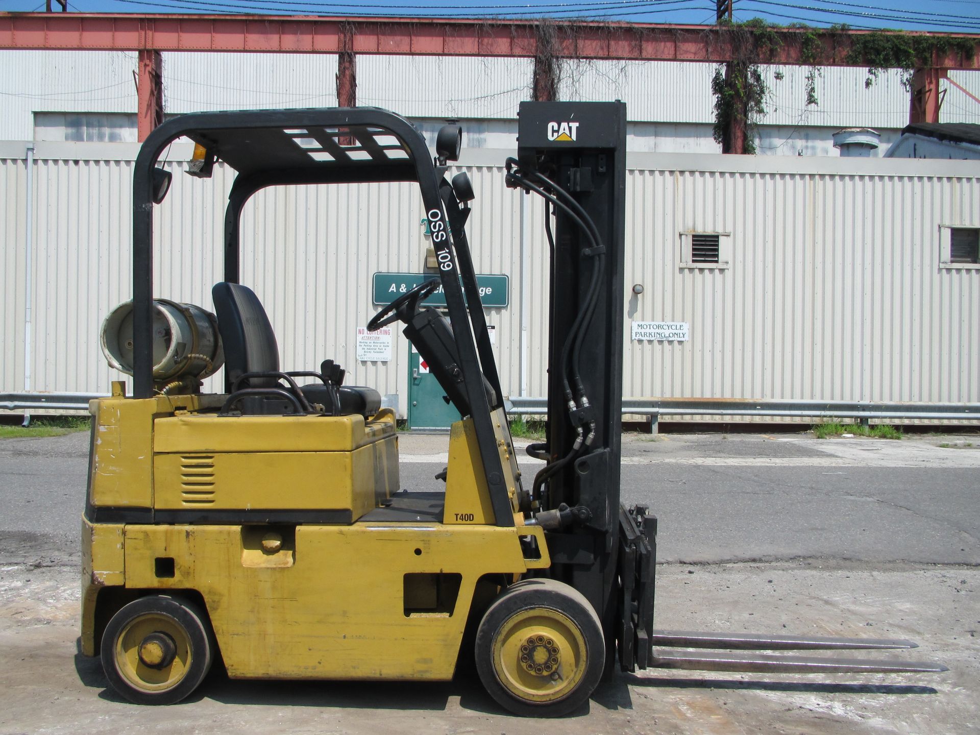 Caterpillar T40D 4,000lb Forklift