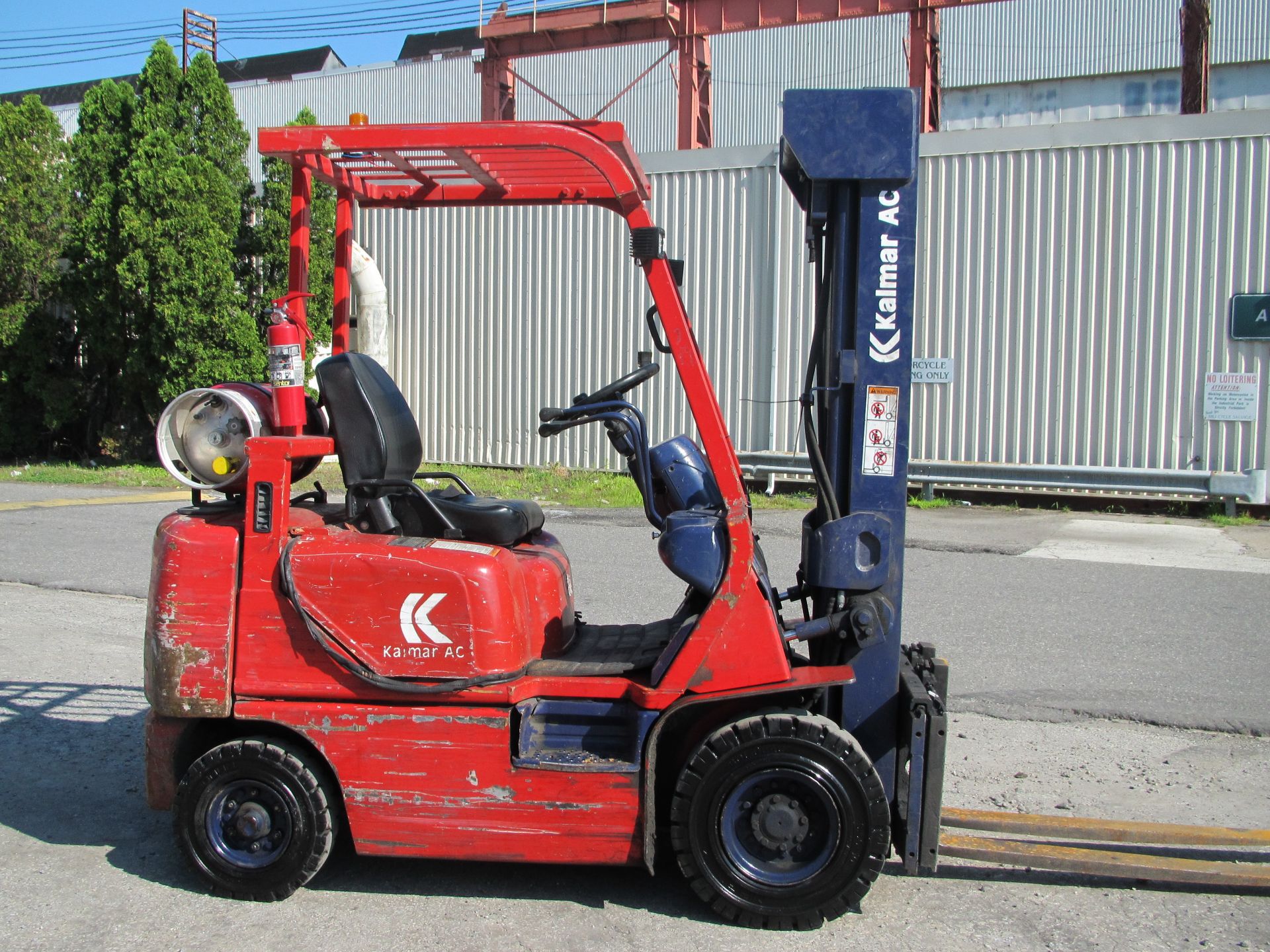 Kalmar P30AX 3,000lb Forklift - Image 3 of 13