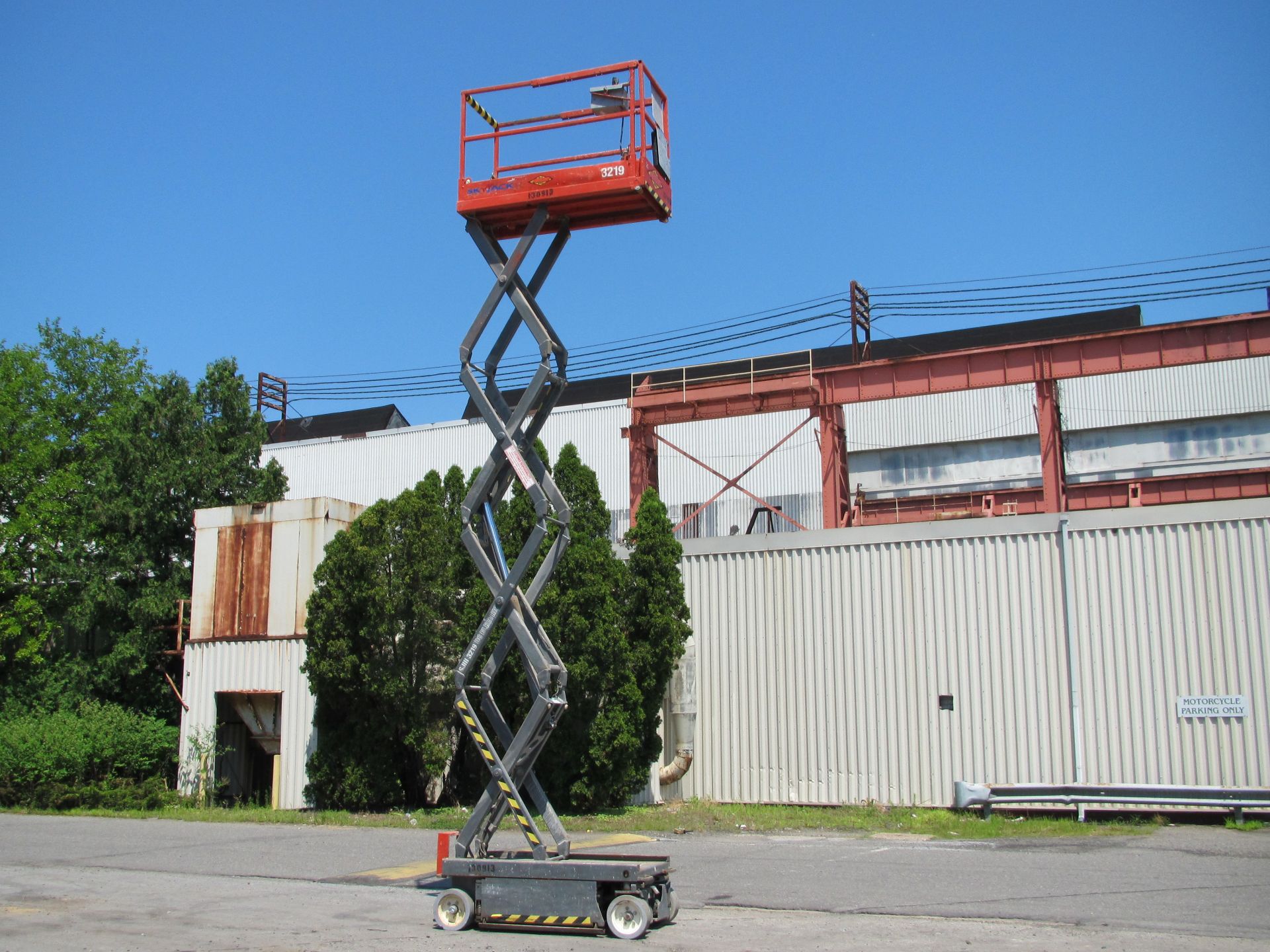 2015 SkyJack SJIII 3219 Electric Scissor Lift - Image 4 of 7