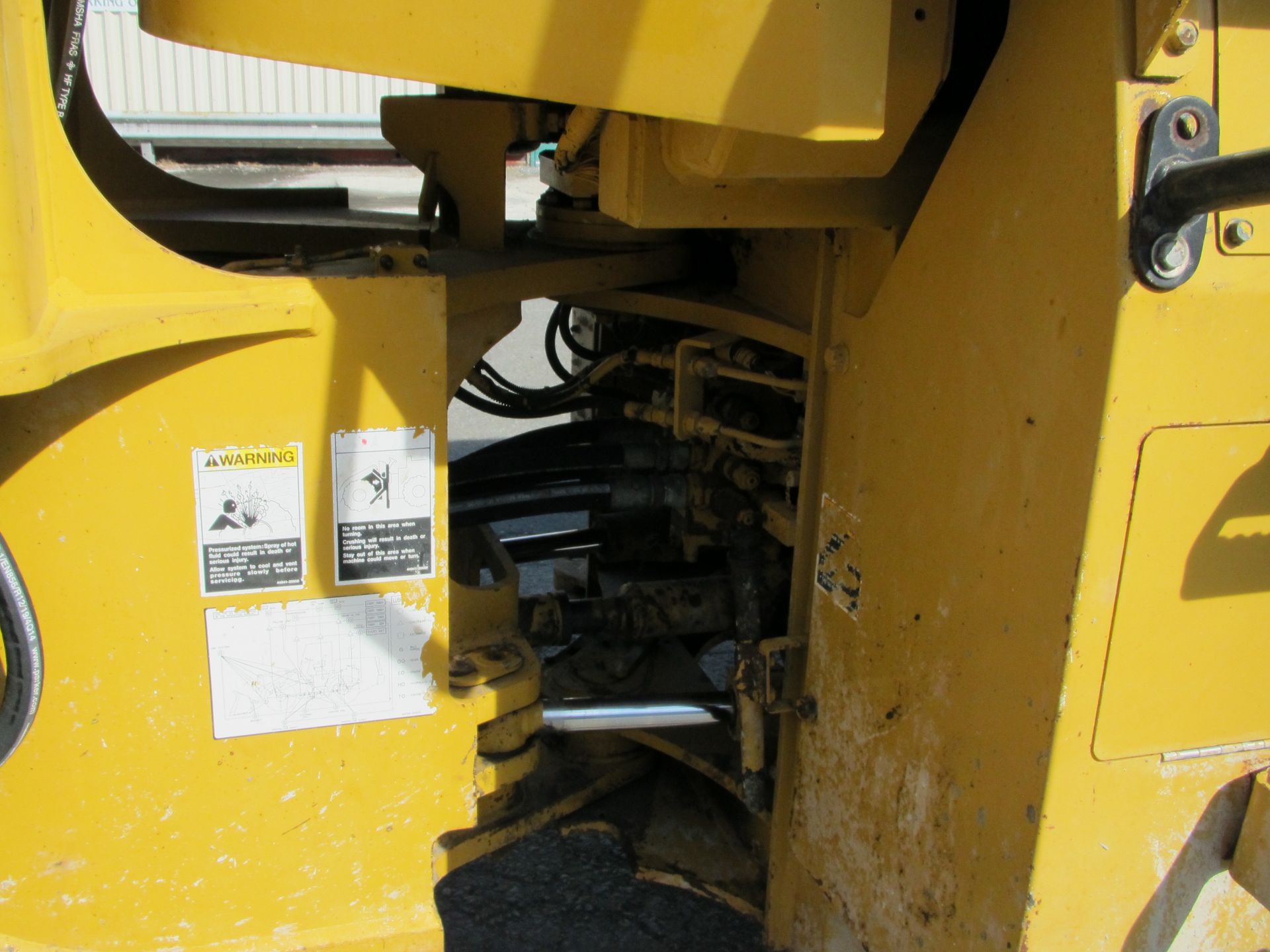 Kawasaki 65ZV Wheel Loader - Image 11 of 24