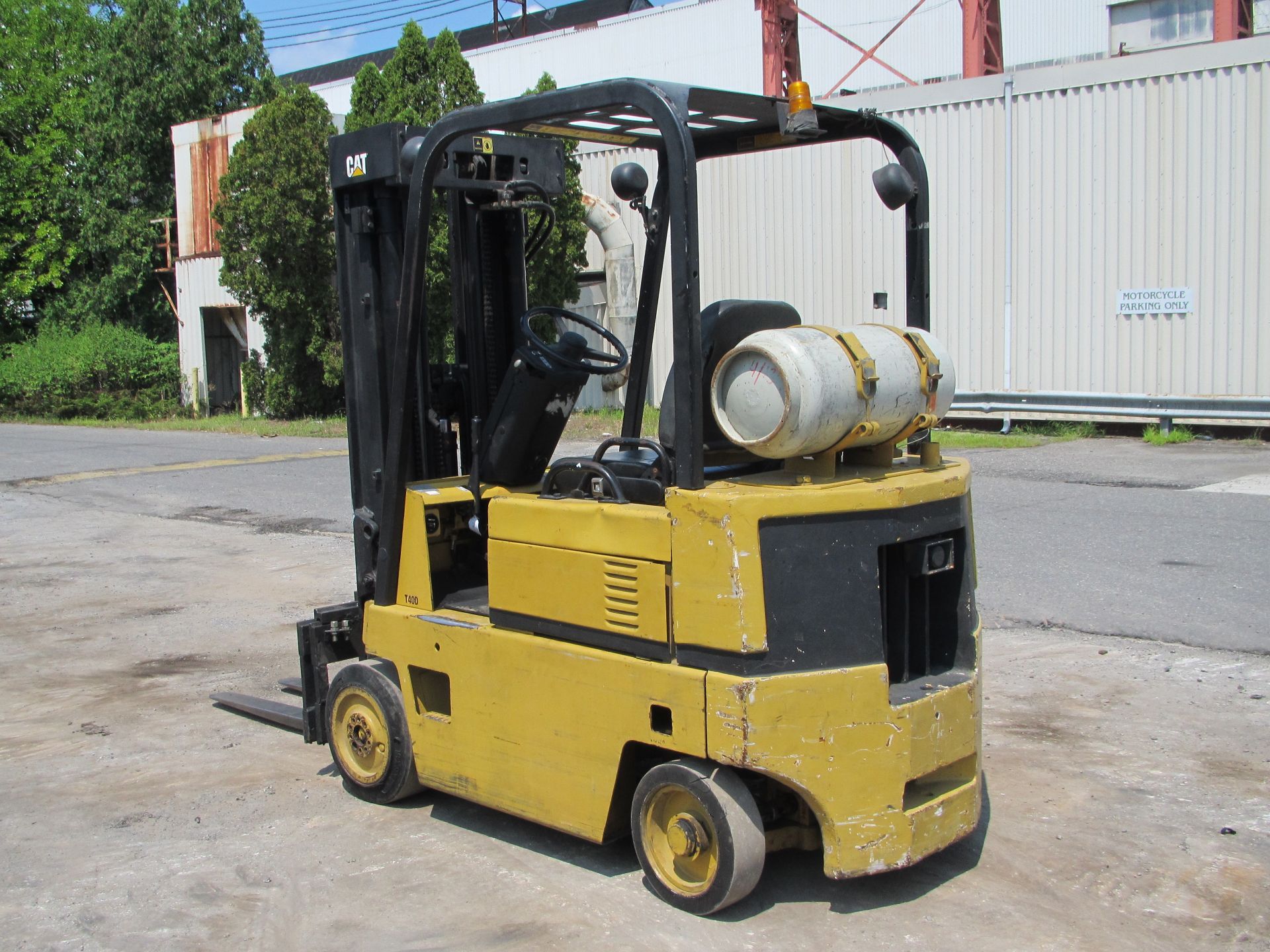 Caterpillar T40D 4,000lb Forklift - Image 8 of 10