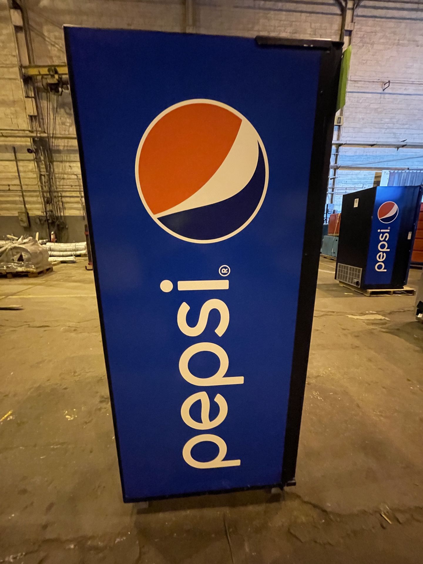 REFURBED PEPSI VENDING MACHINE (BC12) - Image 2 of 8