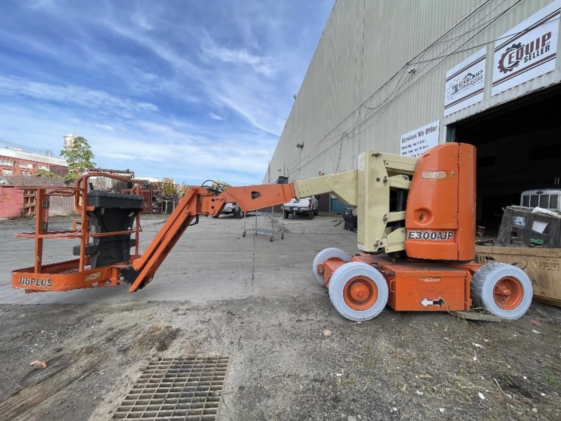 JLG E300AJP Boom Lift - Image 2 of 12