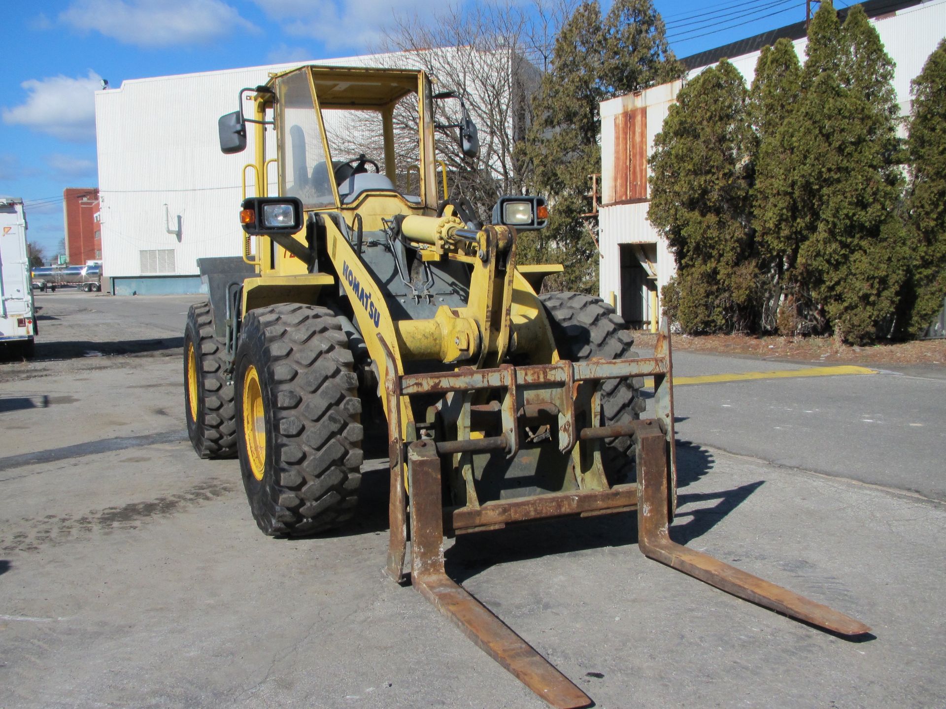 Komatsu WA250 Wheel Loader With Bucket & Fork Attachment - Image 2 of 17