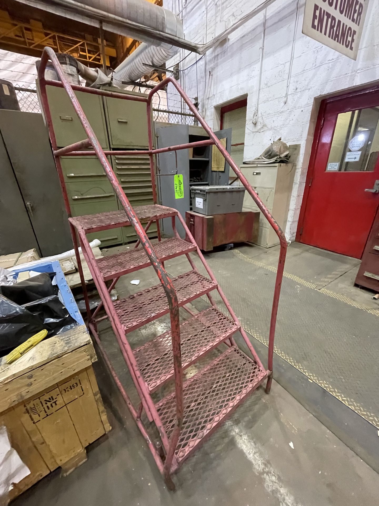 5 Step Safety Ladder (ETW32) - Image 2 of 5