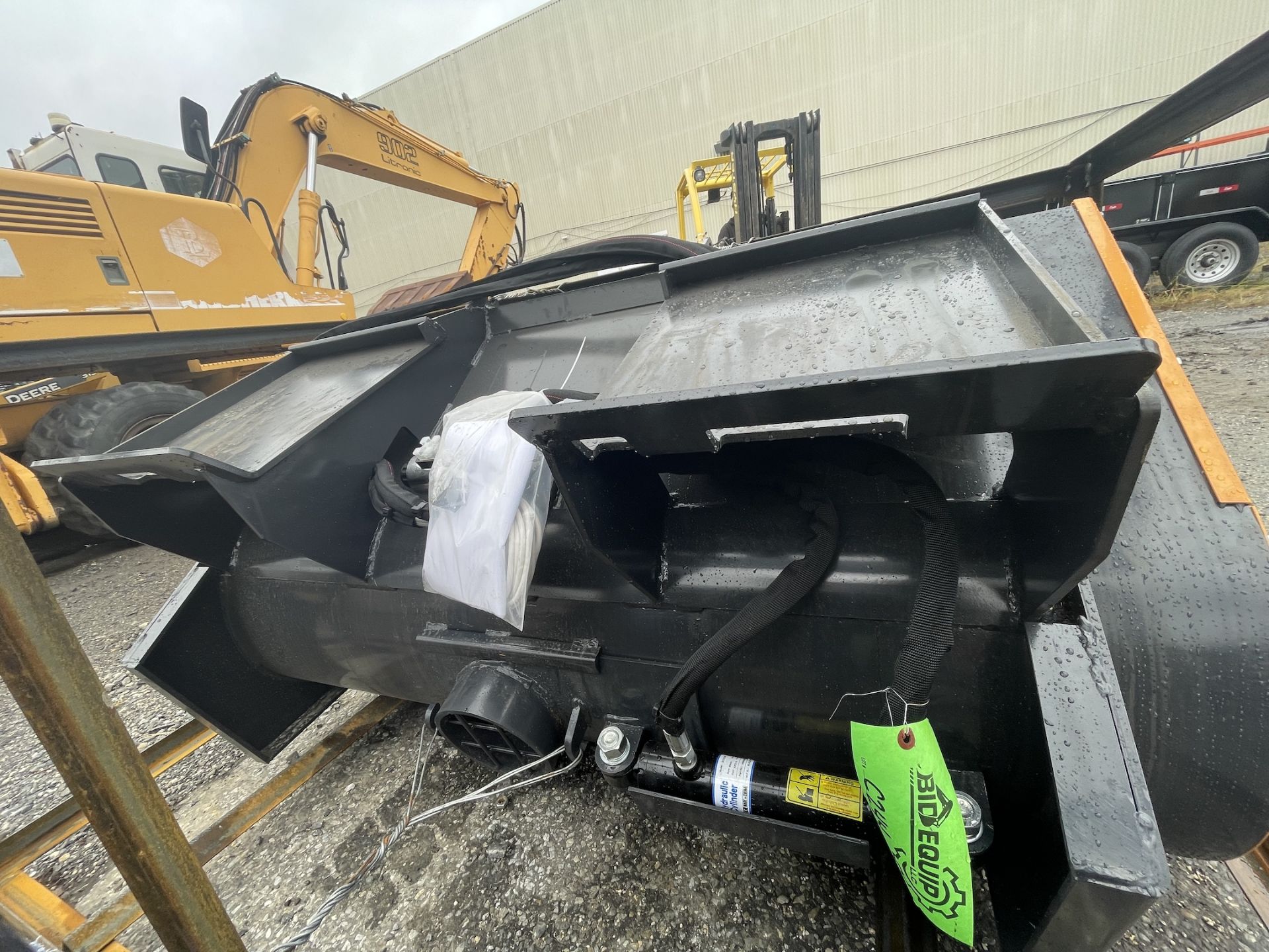 New Wolverine Skid Steer Mixing Bucket (C244E) - Image 5 of 10