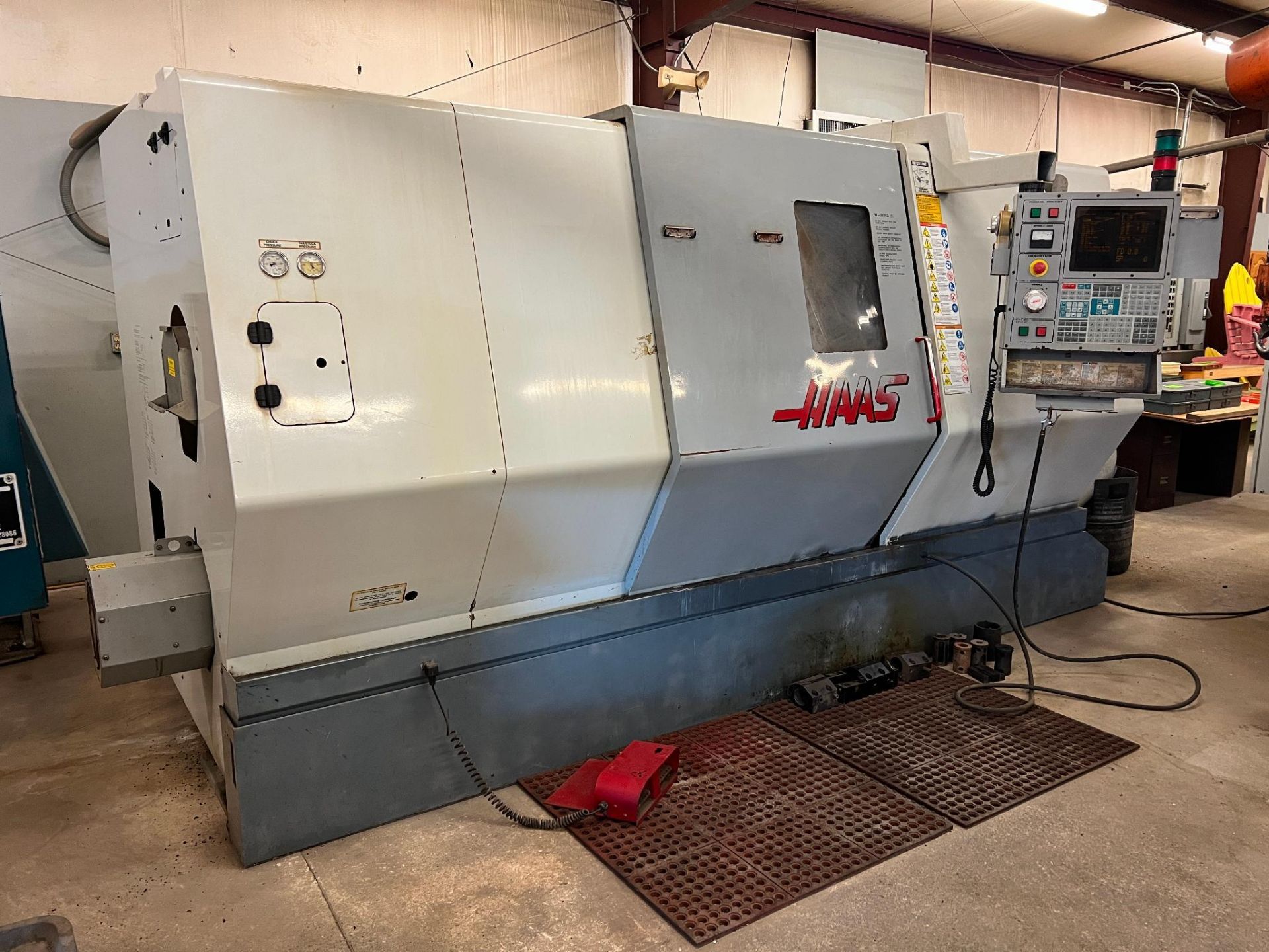2000 Haas SL-40T CNC Lathe Serial Number: 63461 2-Axis Machine w/ programmable tailstock Bar Capacit - Image 2 of 28