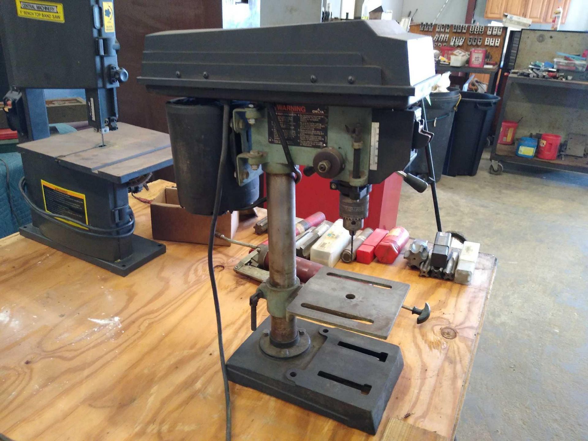 Delta Model 11-950 Bench Top Drill Press Manufacturer: Delta Model: 11-950 S/N: R 9420 Year: 1994 Th - Image 3 of 11