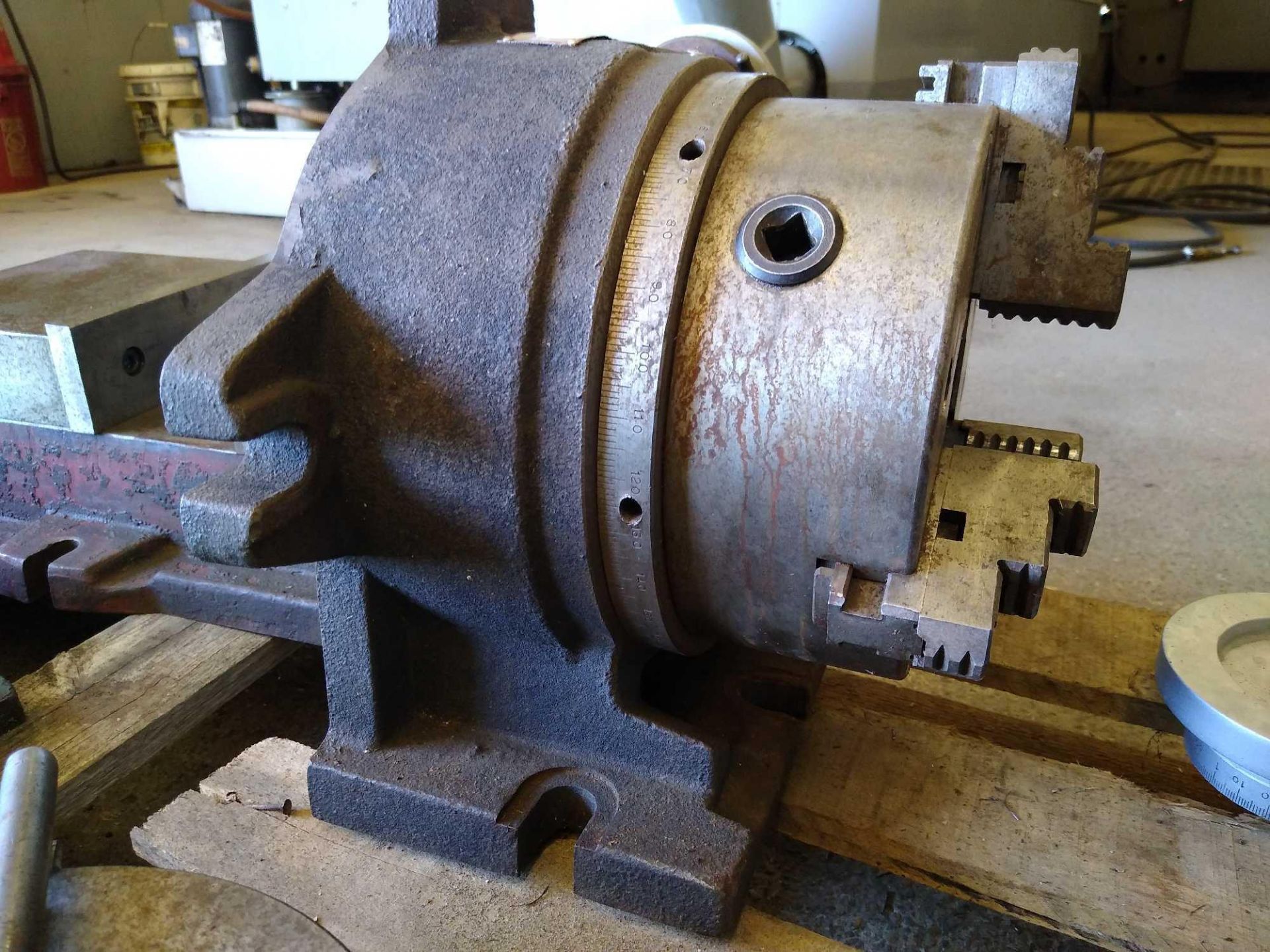 Enco Dividing Head with Tail Stock and Face Plates. 8" 3 Jaw Chuck. - Image 6 of 13