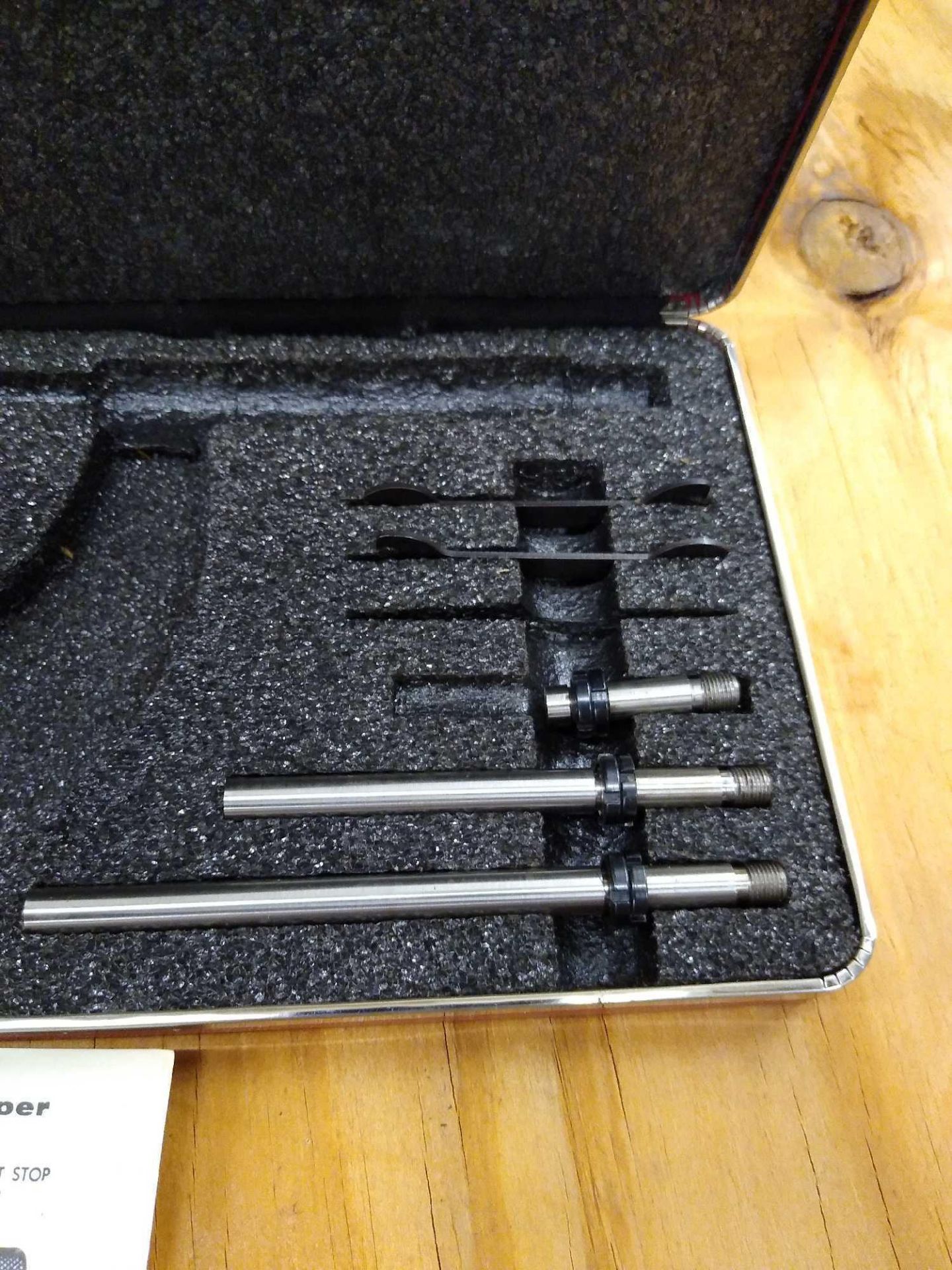 Starrett No. 224 Interchangeable Anvil Micrometer Set in Case. 0" - 4" Range. Ratcheting Stop. Manuf - Image 8 of 11