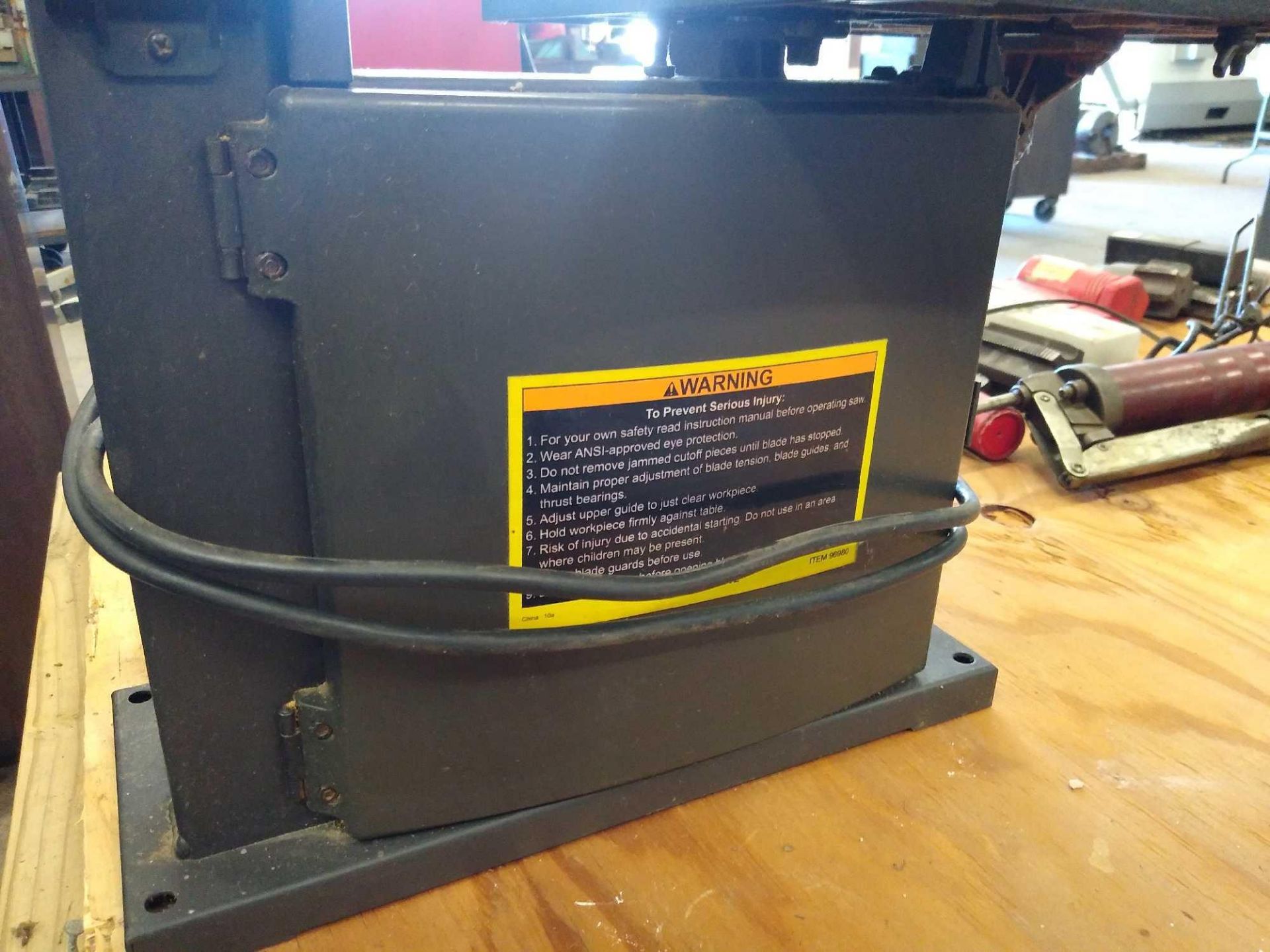 Central Machinery Model 96980 9" Bench Top Band Saw Manufacturer: Central Machinery Model: 96980 Mot - Image 10 of 11