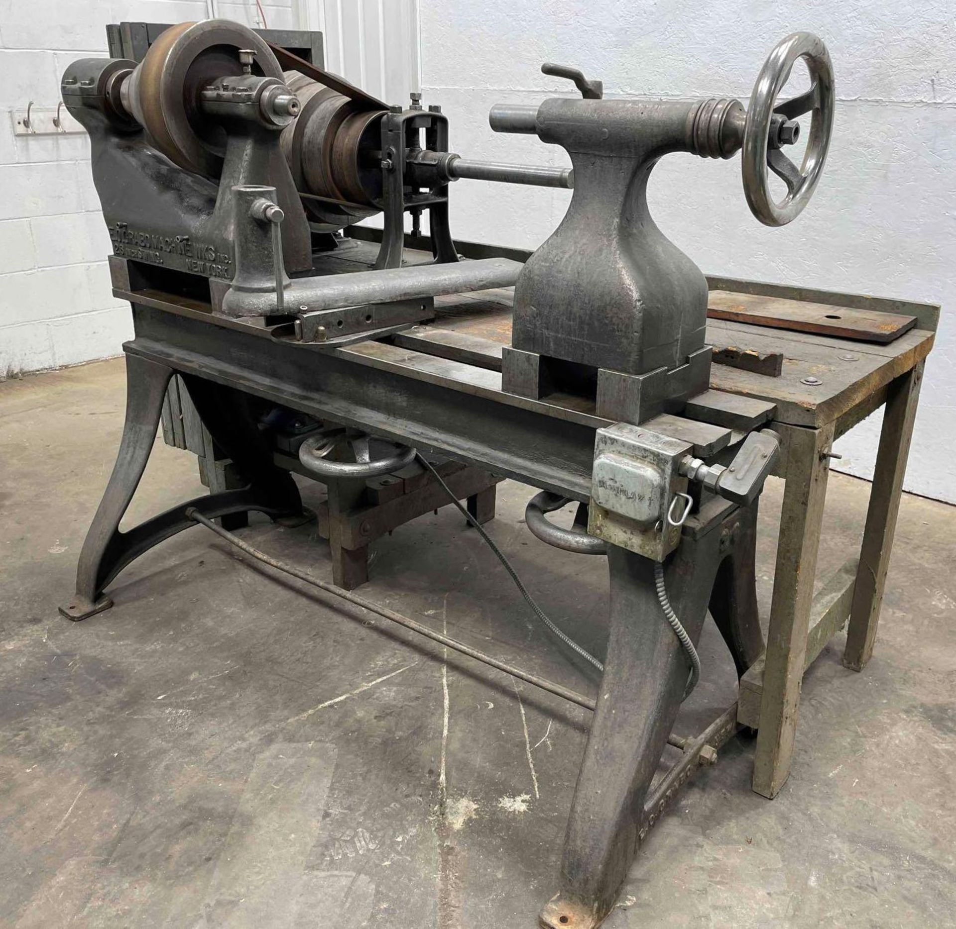 E.O.Grabo Machine Wks Spinning Lathe, 26 in Swing, 24" Between Centers, 1.5 HP, 1 Phase, 208V   $50 - Image 2 of 19