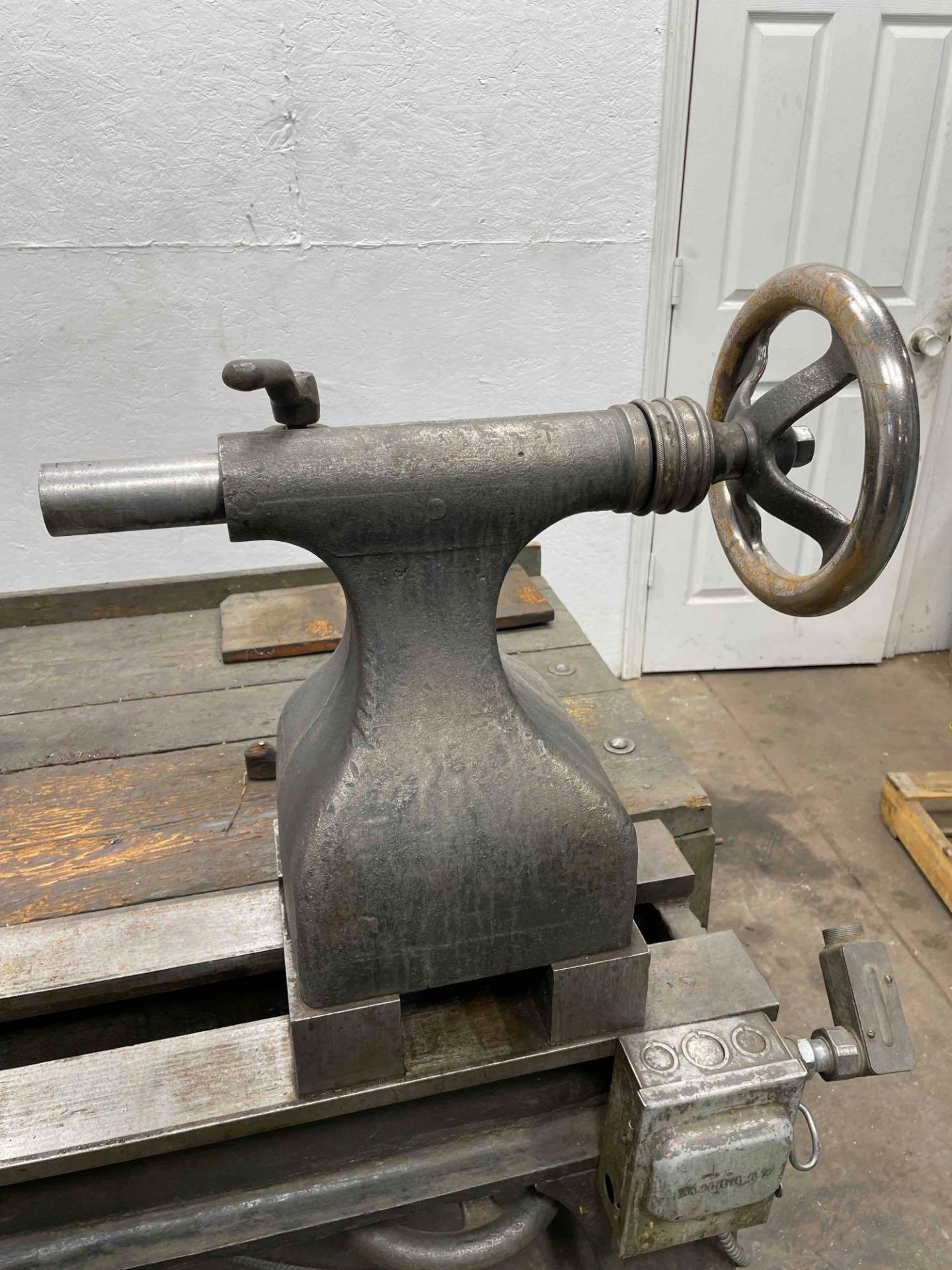 E.O.Grabo Machine Wks Spinning Lathe, 26 in Swing, 24" Between Centers, 1.5 HP, 1 Phase, 208V   $50 - Image 10 of 19