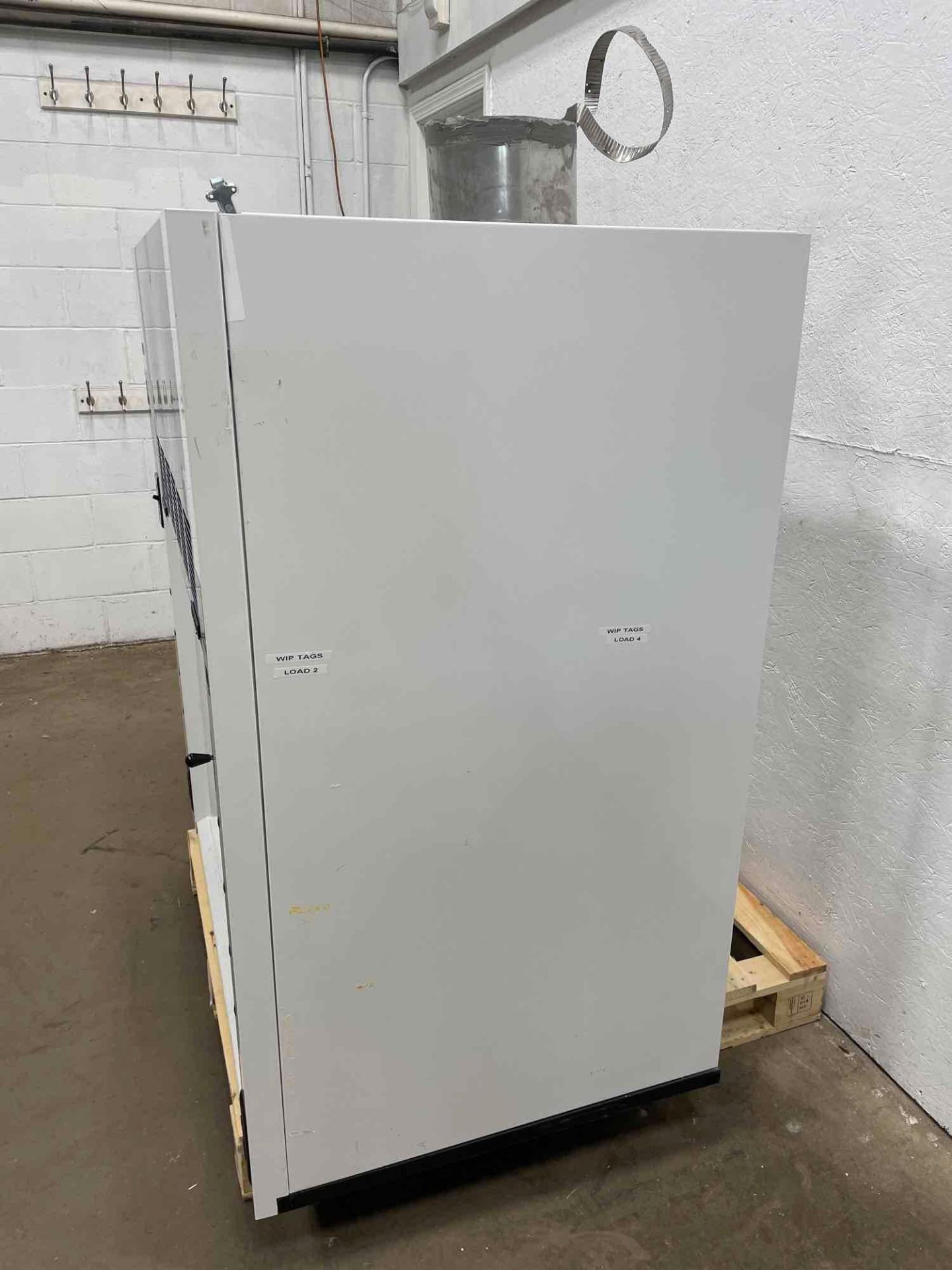 Fisher Hamilton Laboratory Fume Hood Model: SAFEAIRE, 48 in x 32 in x 60 in $75 Basic Lift & Load $3 - Image 4 of 13