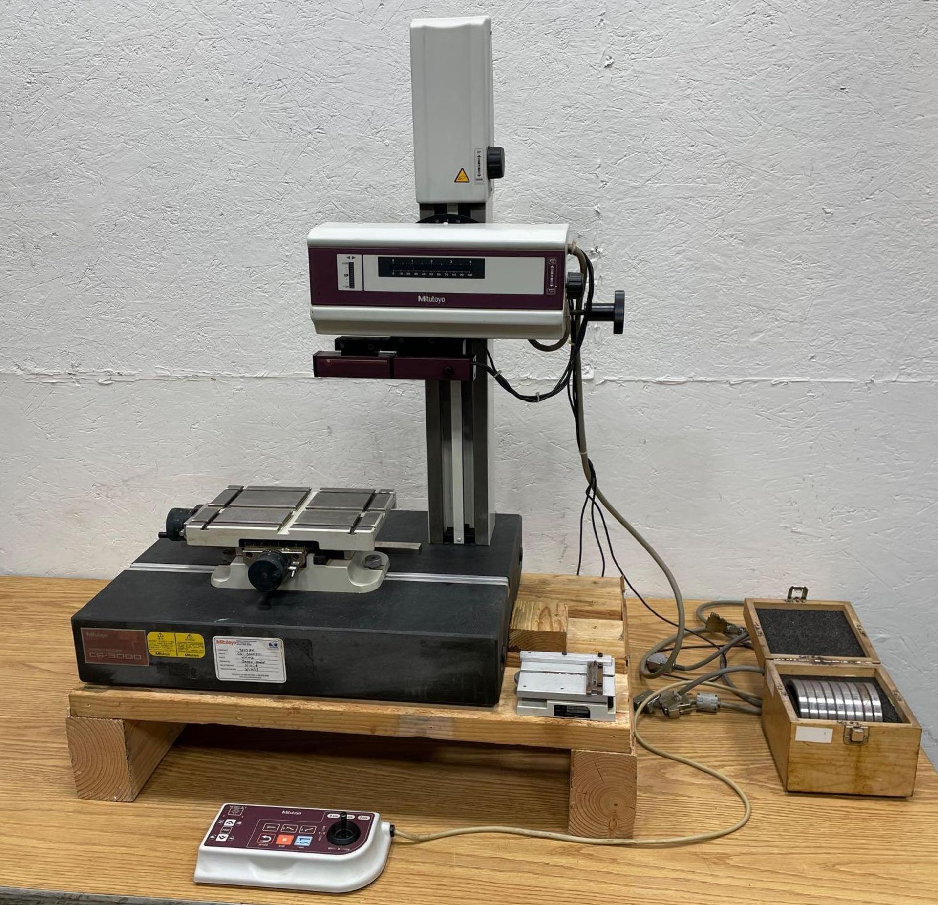 MITUTOYO CS-3000 FORMTRACER Contour & Surface Roughness System Profilometer