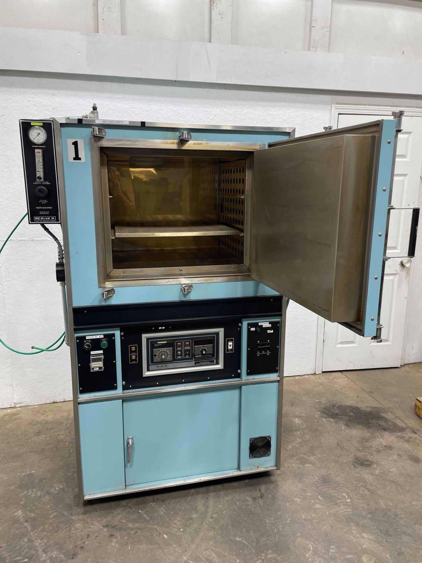 Blue M Oven Model: DCA-256F Temp: 316 C / 600 F Internal Dims: 25 W X 20 D X 20 H 3 Phase 208-240V B - Image 4 of 16