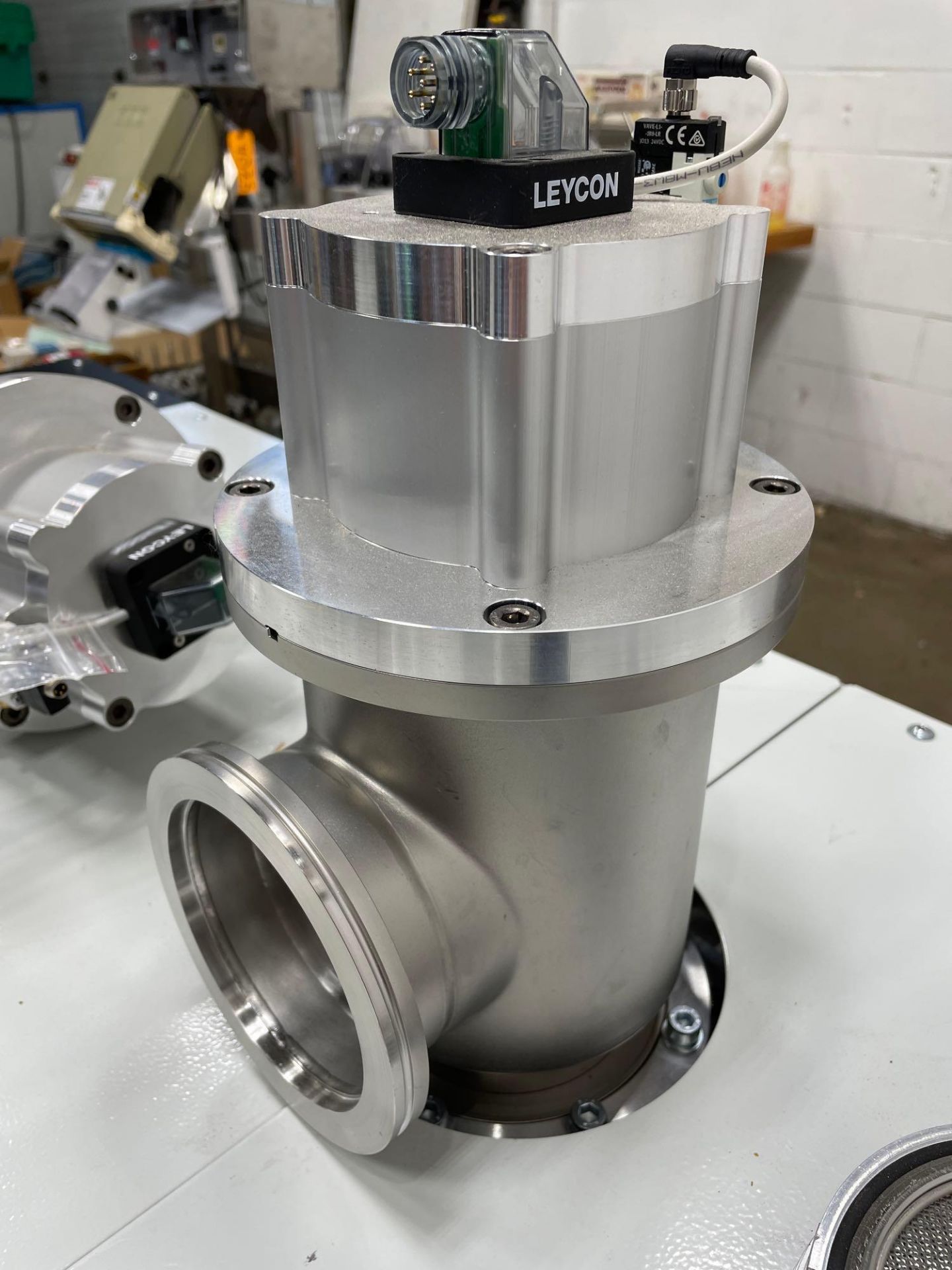 2018 Lebold DV 650i Screw Vacuum Pump, DryVac, Dry Compressing 112120V50-1 - Image 13 of 19