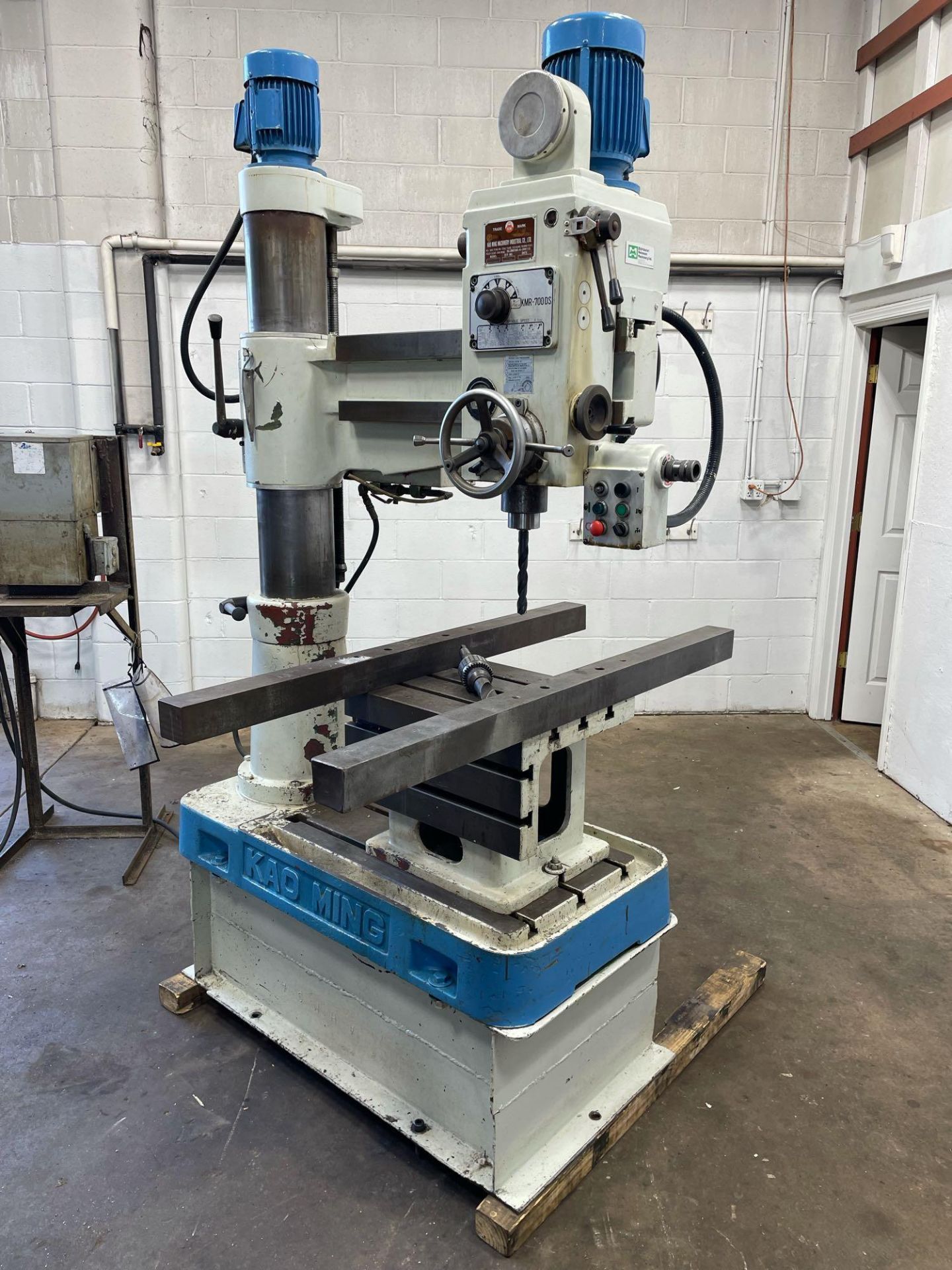Kao Ming Machinery Supermax KMR700DS Radial Arm Drill 8 x 28 inch, 4MT, 1500RPM Make: Kao Ming Machi - Image 3 of 21