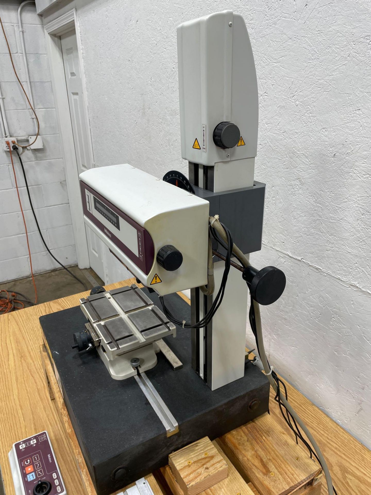 MITUTOYO CS-3000 FORMTRACER Contour & Surface Roughness System Profilometer - Image 5 of 20